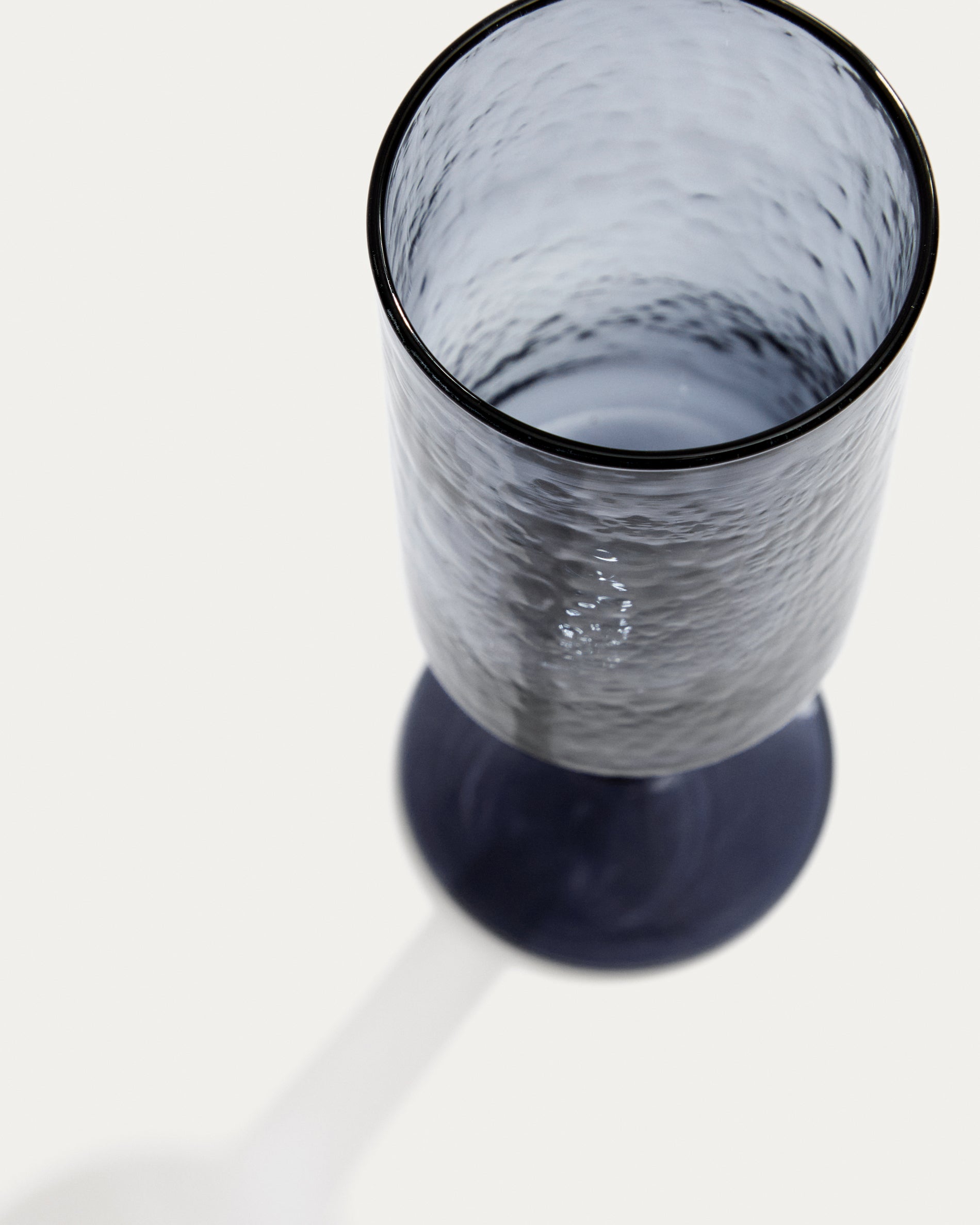 Obila wine glass made of blue recycled glass - Detail