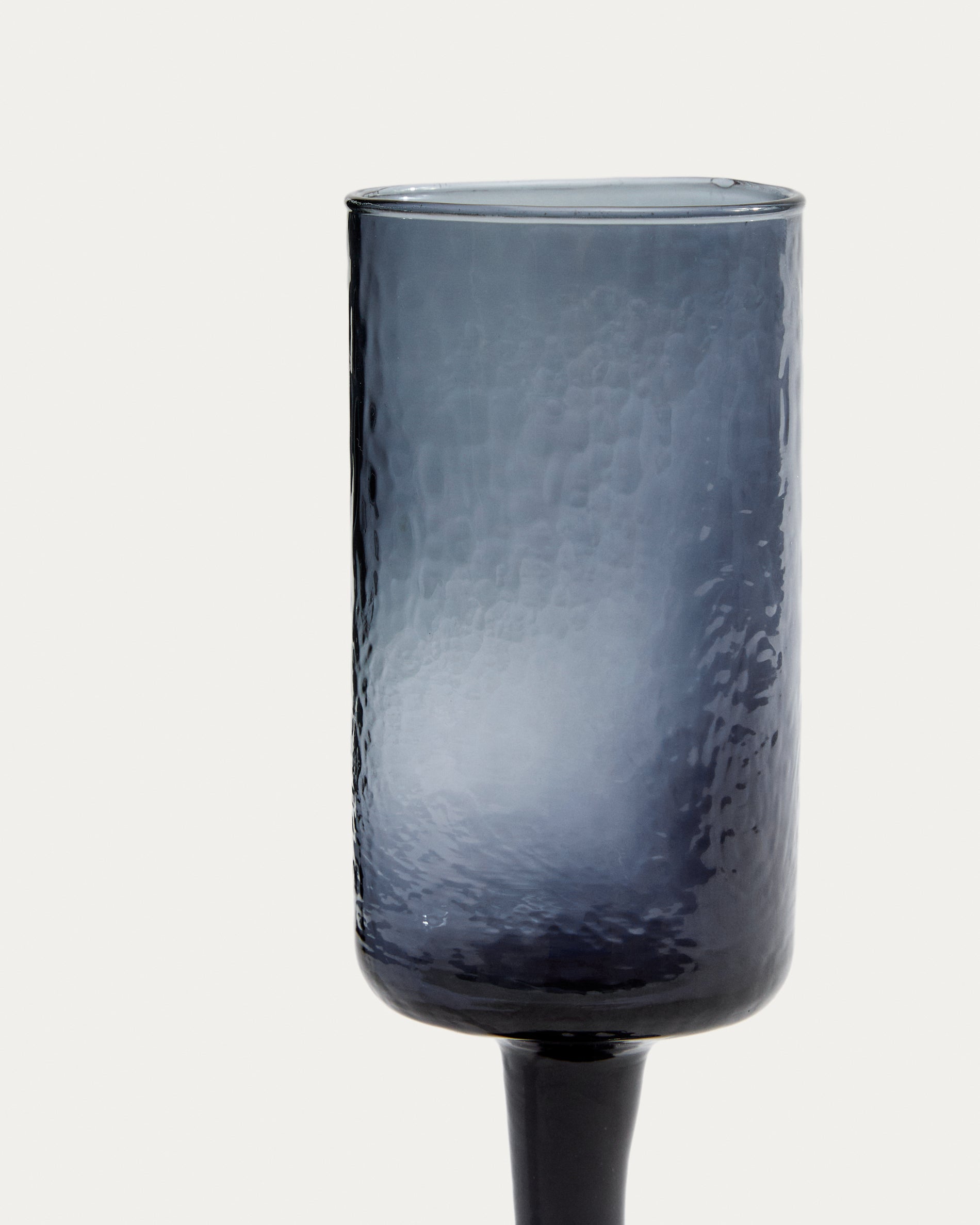 Obila wine glass made of blue recycled glass - Detail
