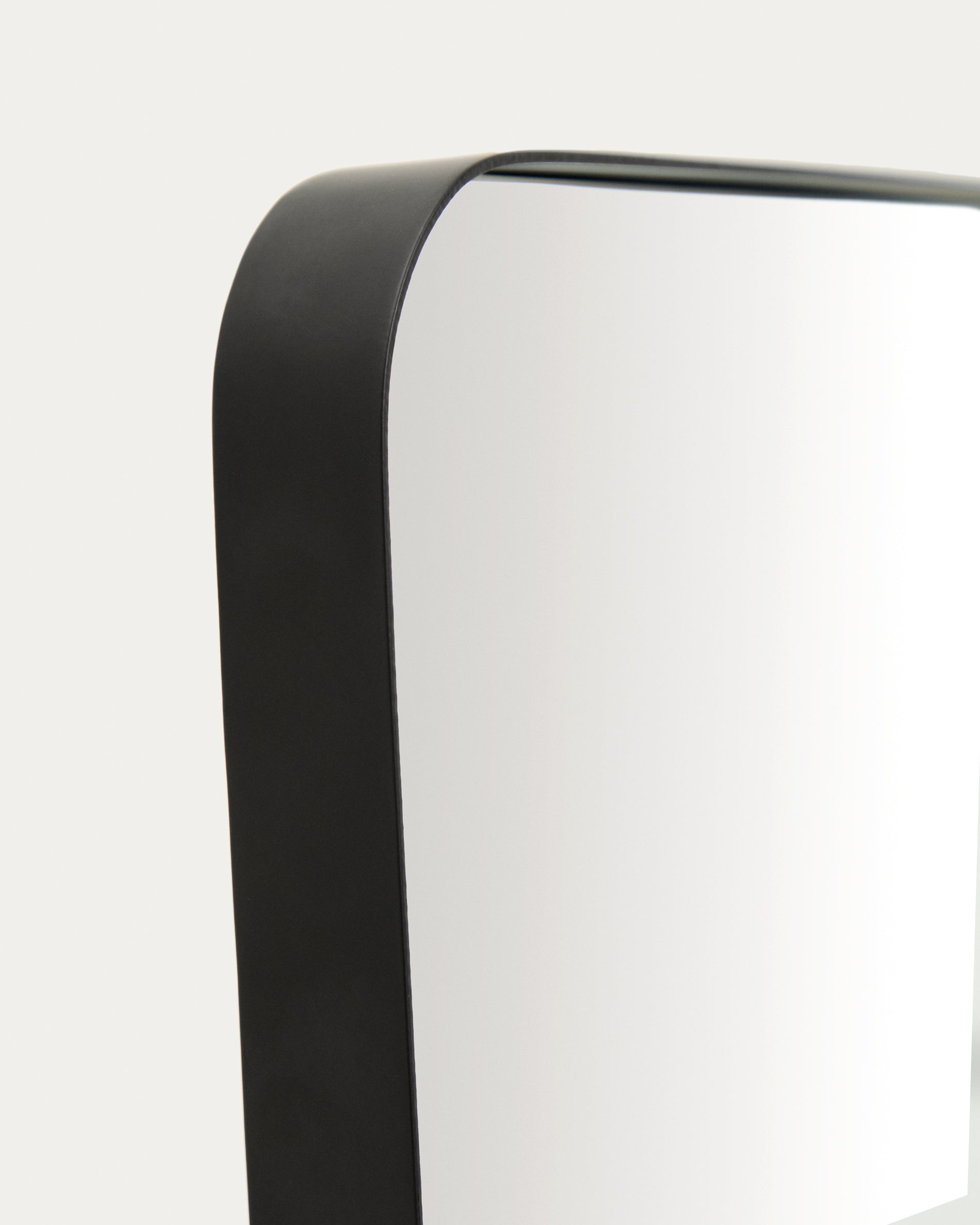 Marco black metal mirror 55.5 x 150.5cm - Detail