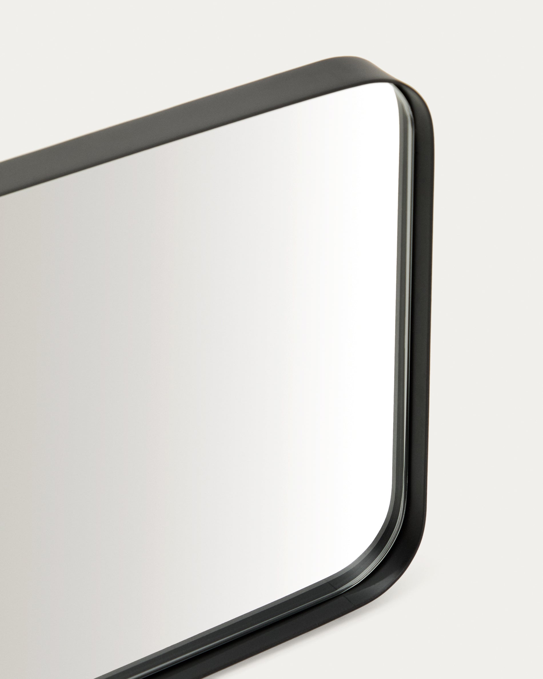 Marco black metal mirror 55.5 x 150.5cm - Detail
