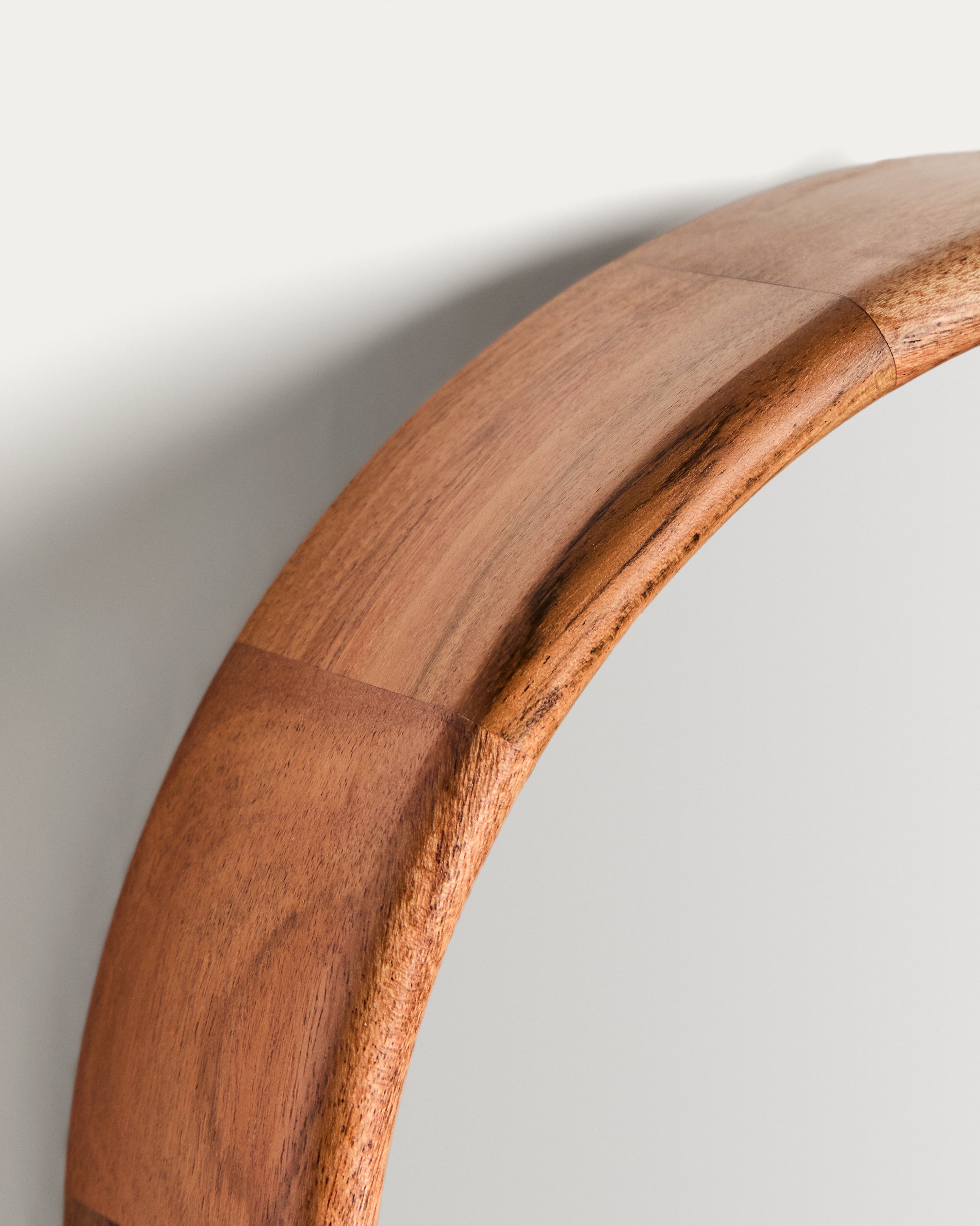 Berale acacia wood mirror Ø30.5cm - Detail