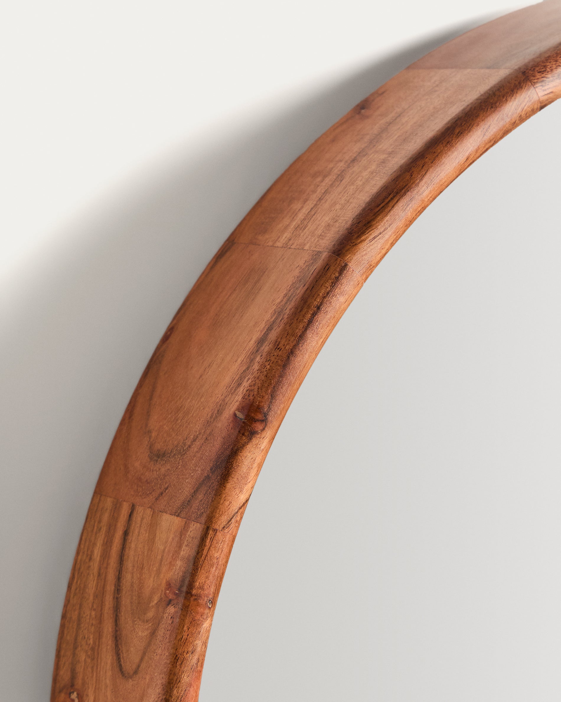 Berale acacia wood mirror Ø49.5cm - Detail