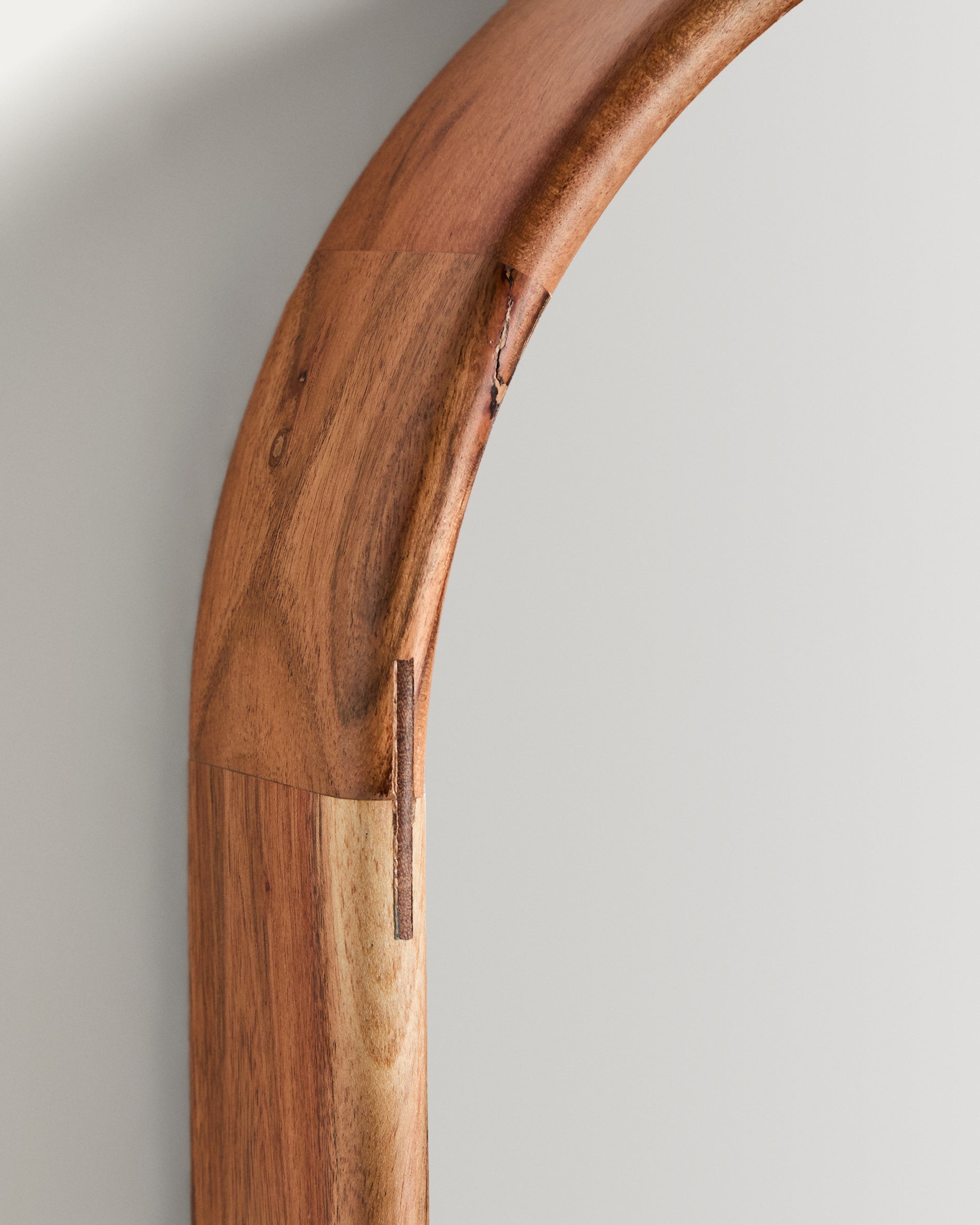 Berale acacia wood mirror 76 x 33cm - Detail