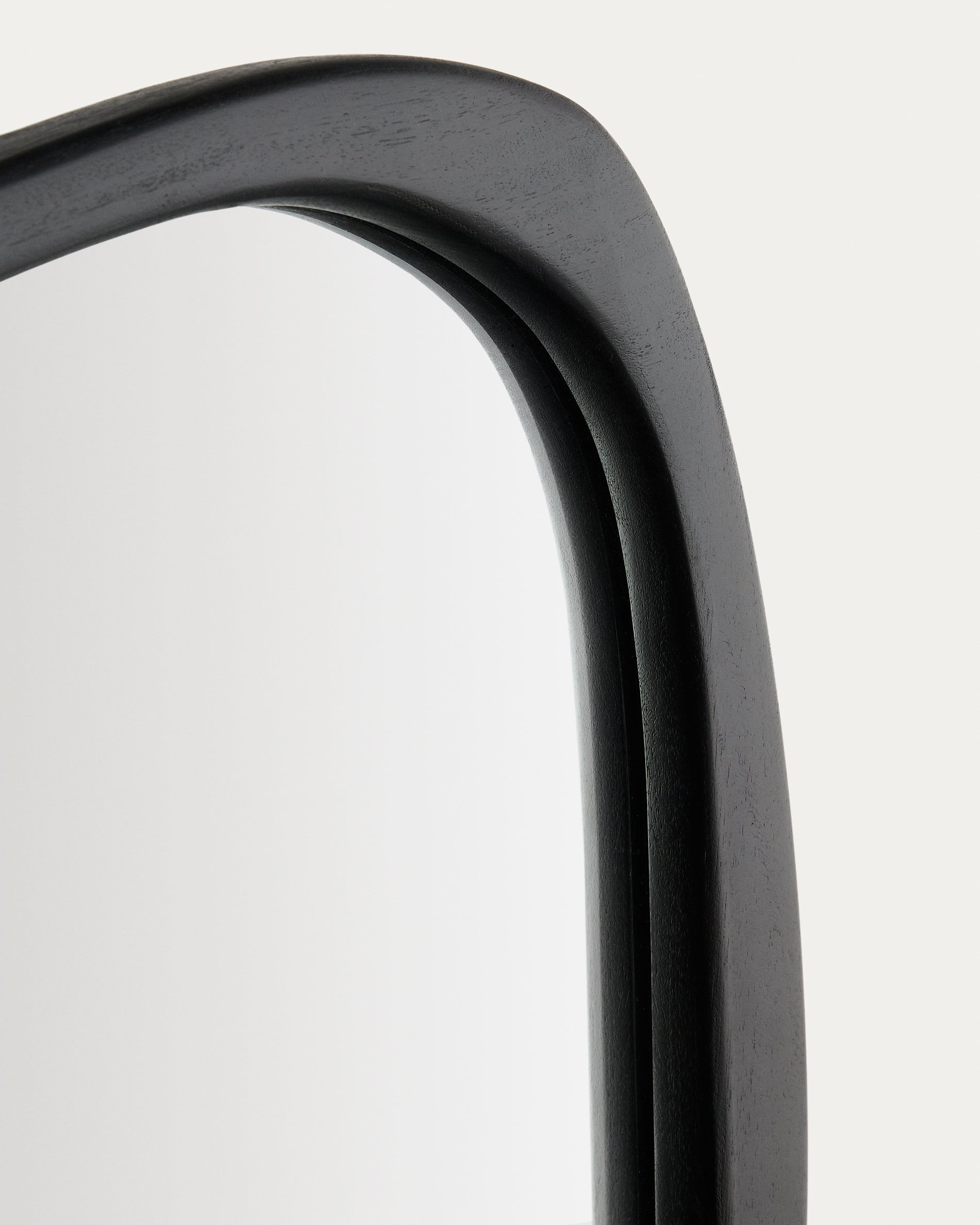 Alura black teak wood mirror 45,5 x 47 cm FSC 100% - Detail