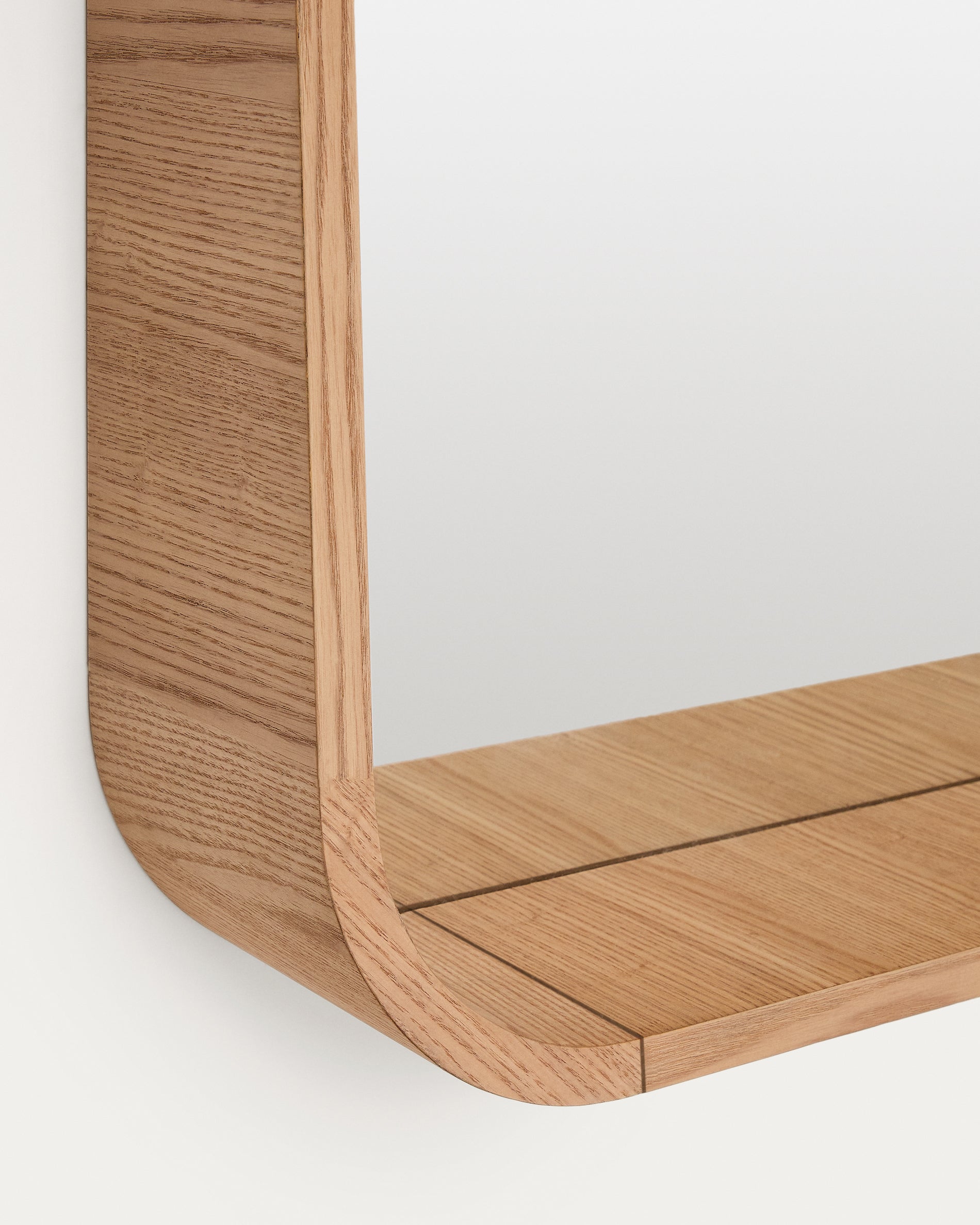 Salaya ash laminated plywood framed mirror in a natural finish, 90 x 60 cm - Detail