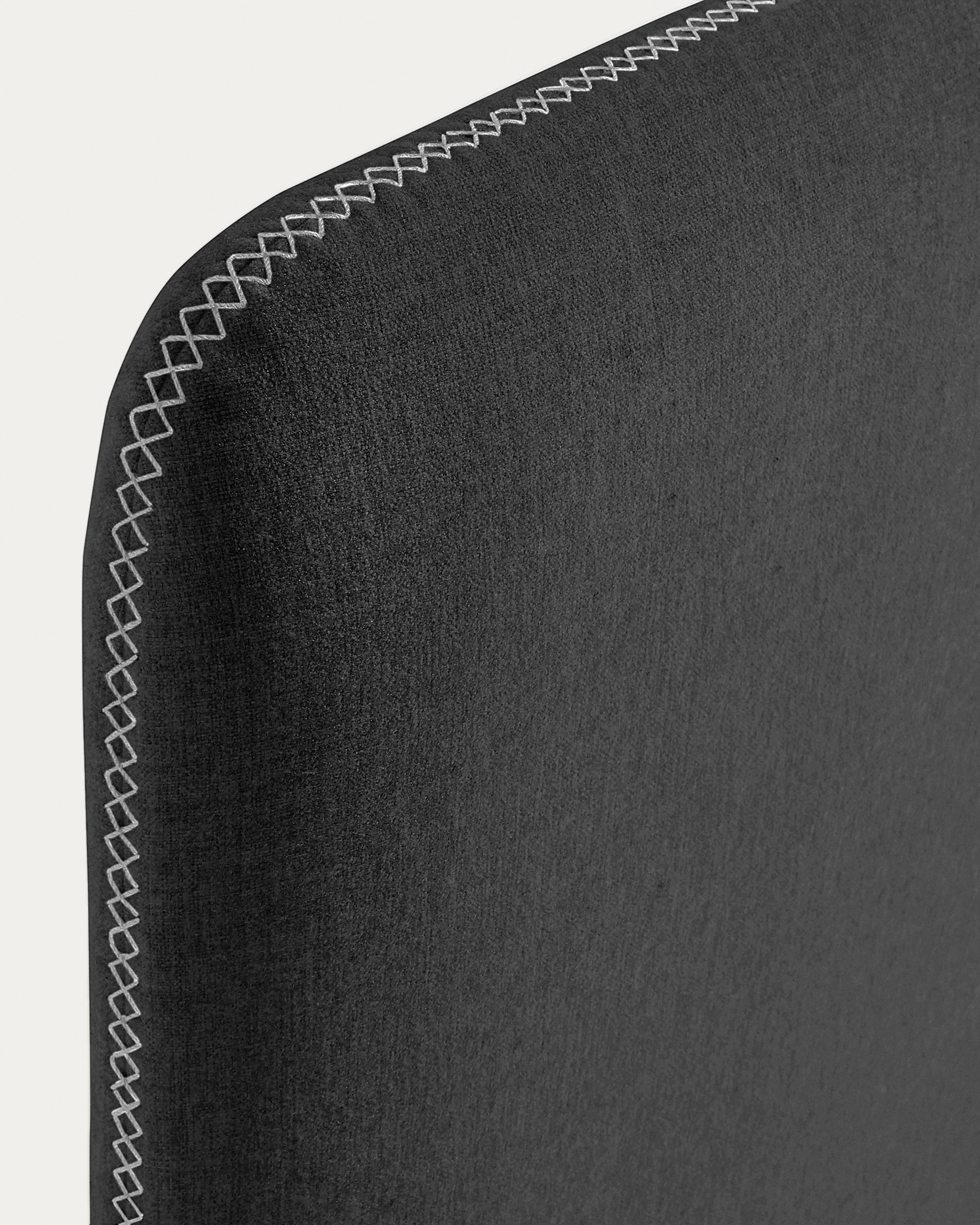 Dyla bed with removable cover in black white solid beech wood legs, for a 90 x 190 cm mattress - Detail