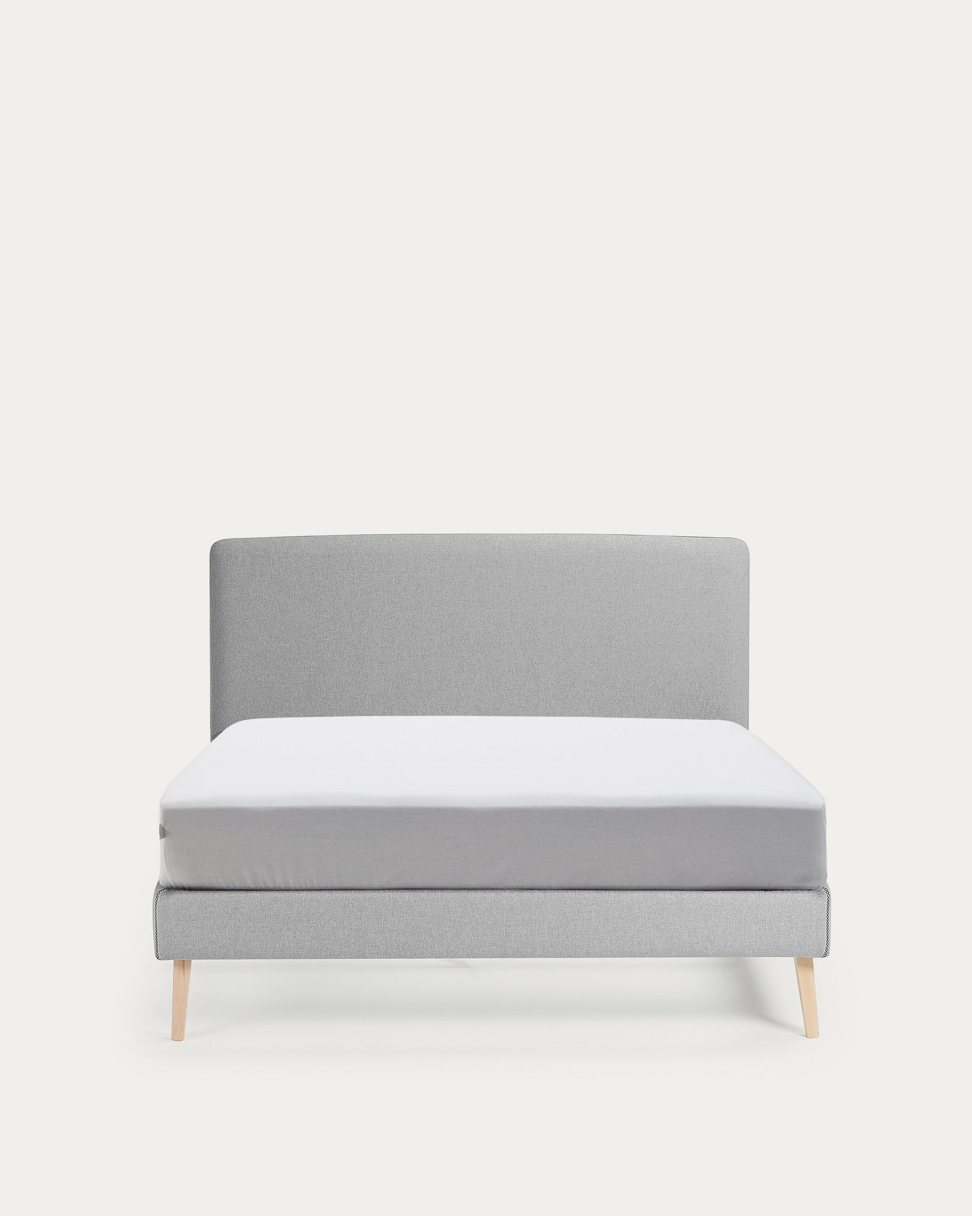 Dyla bed with removable cover in grey, with solid beech wood legs for a 150 x 190 cm mattress - Product View