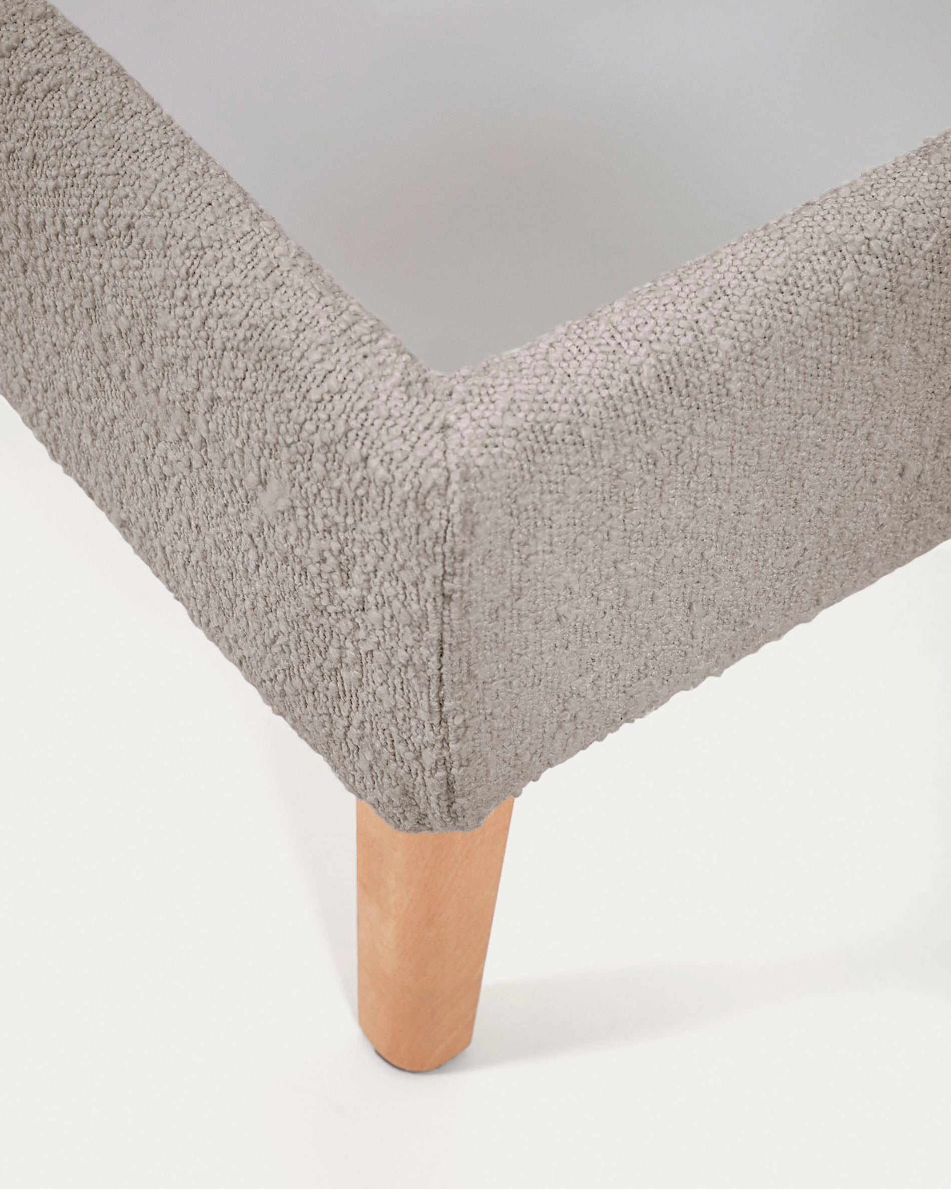 Dyla bed cover in light grey bouclé for a 160 x 200 cm mattress - Detail