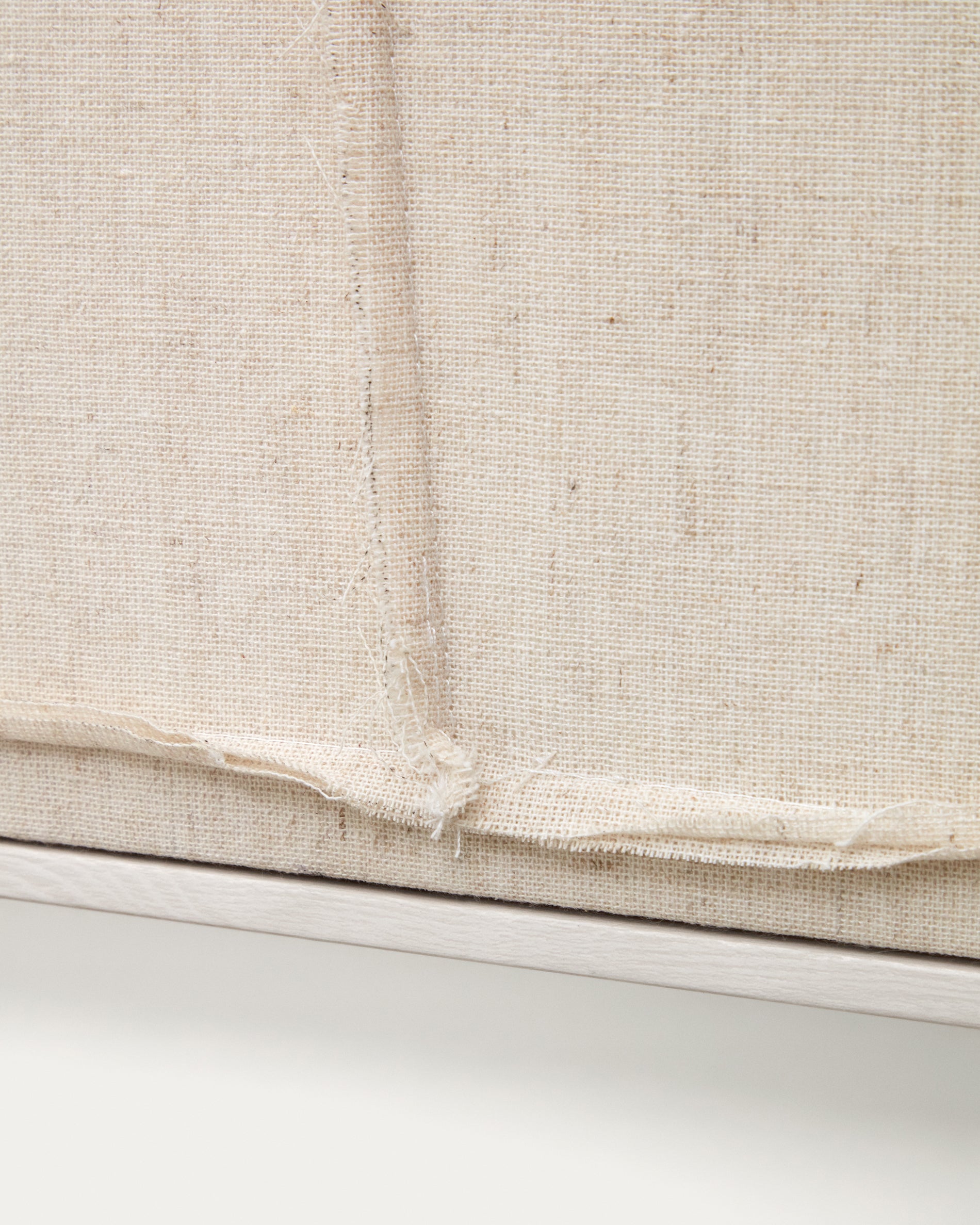 Maha white wall hanging with horizontal line 52 x 72 cm - Detail