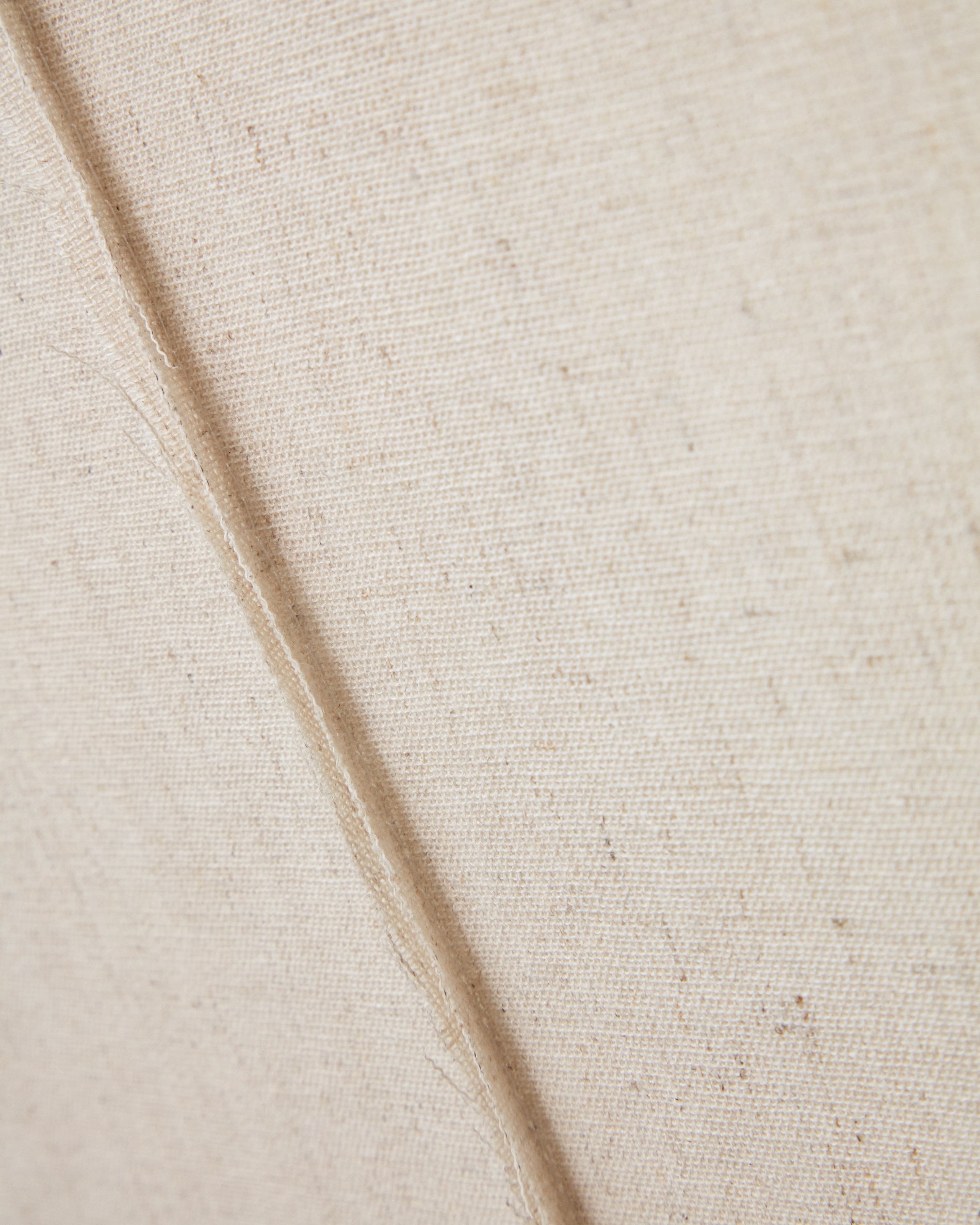 Maha white wall hanging with vertical line 52 x 72 cm - Detail