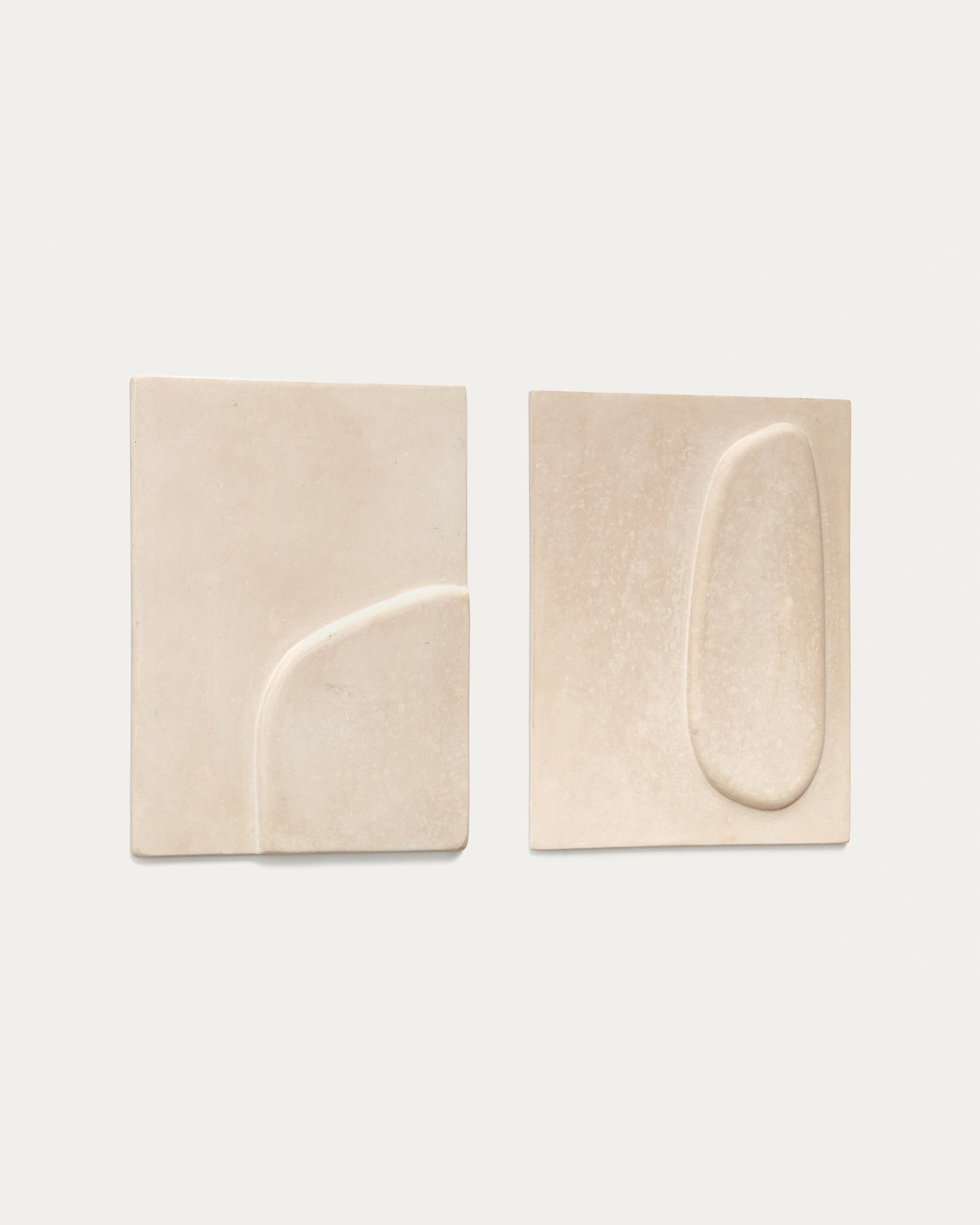 Mirta set of 2 beige papier-mâché wall hangings 29 x 39 cm - Product View