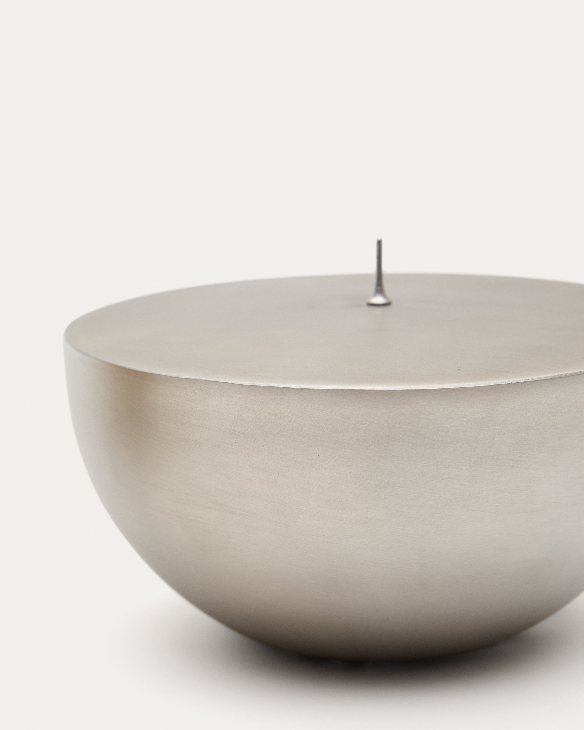 Quira large candle holder in silver-plated stainless steel - Detail