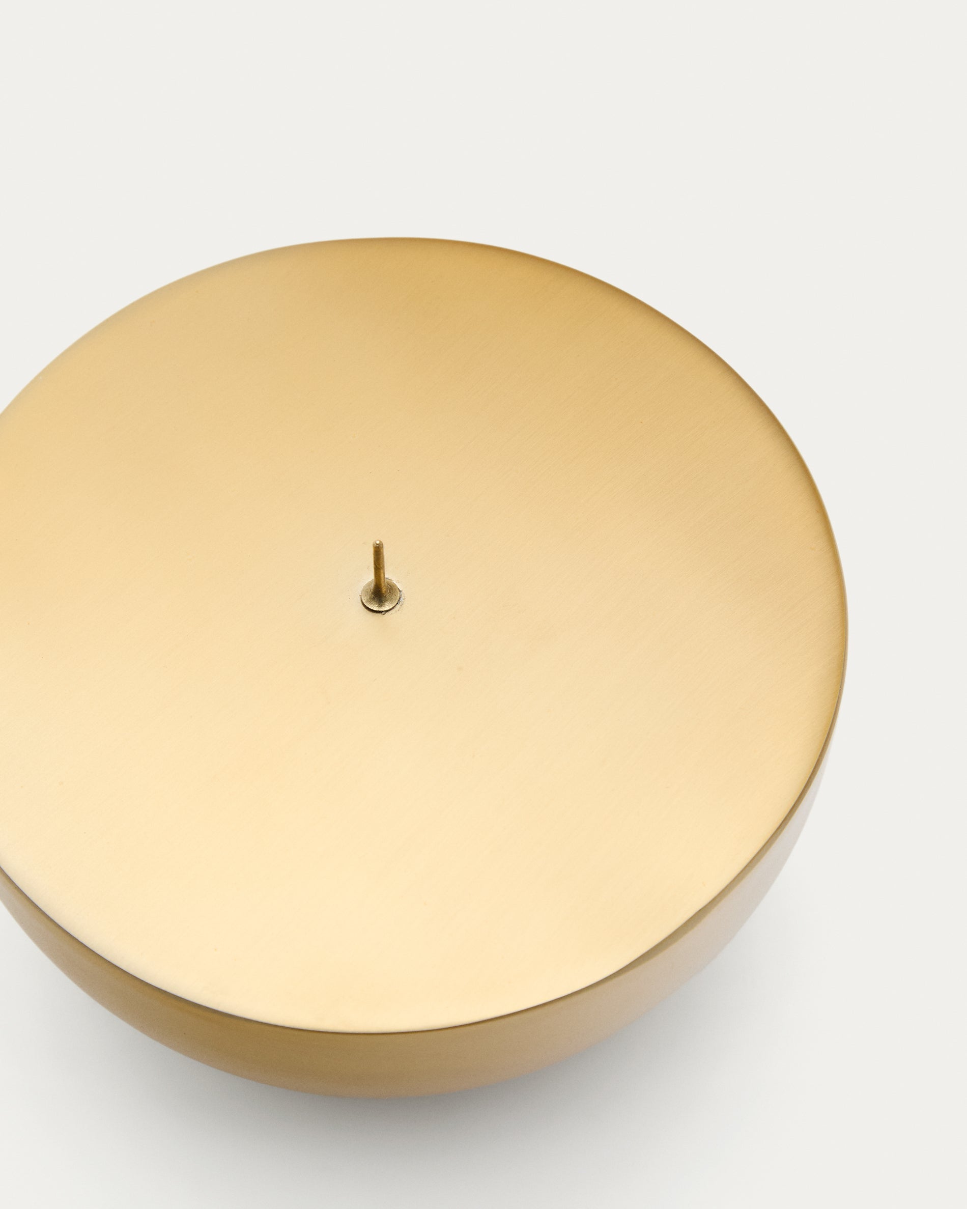 Quira large candle holder in gold-coloured stainless steel - Detail
