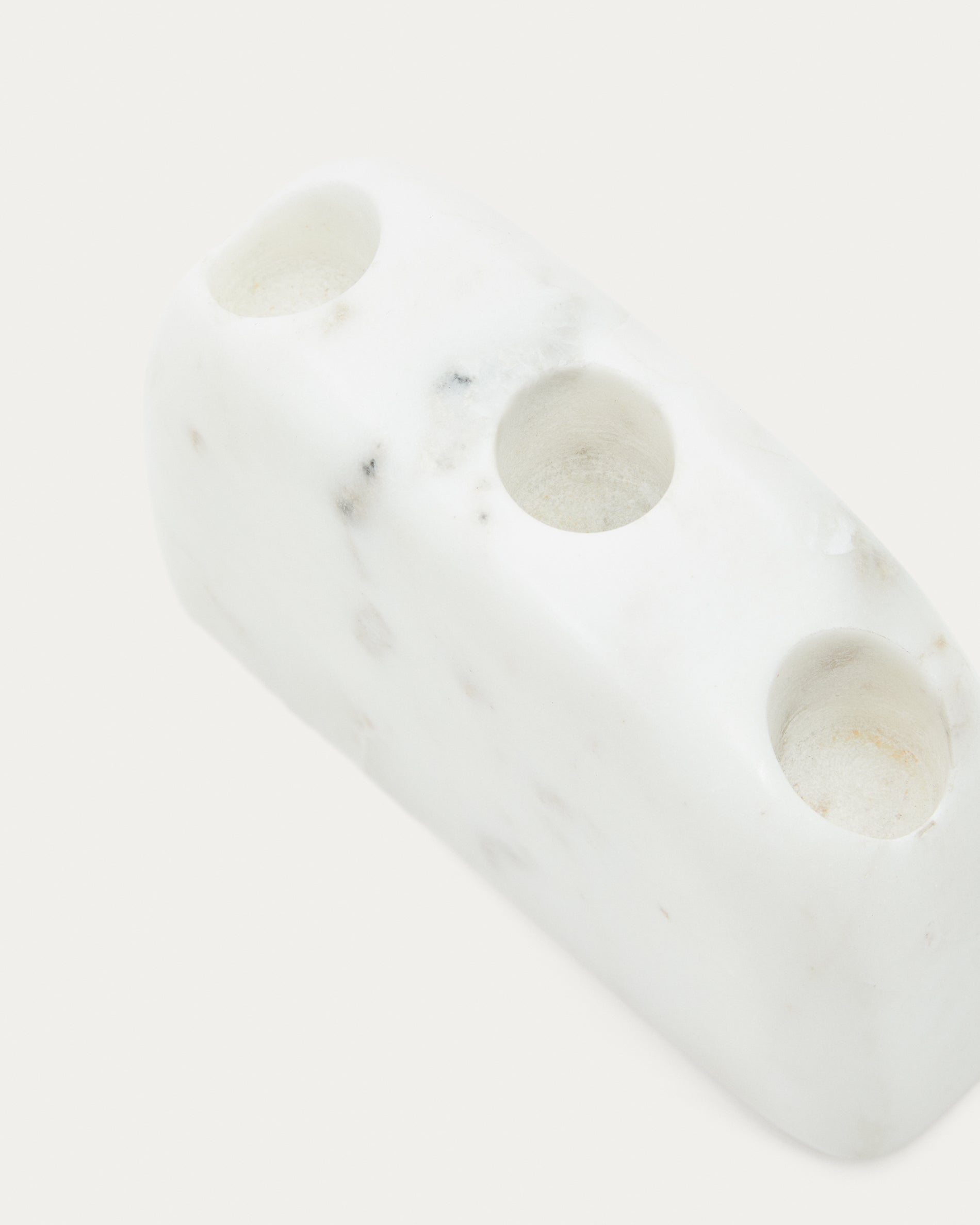 Signe medium-sized, white marble candlestick, 10 cm - Detail