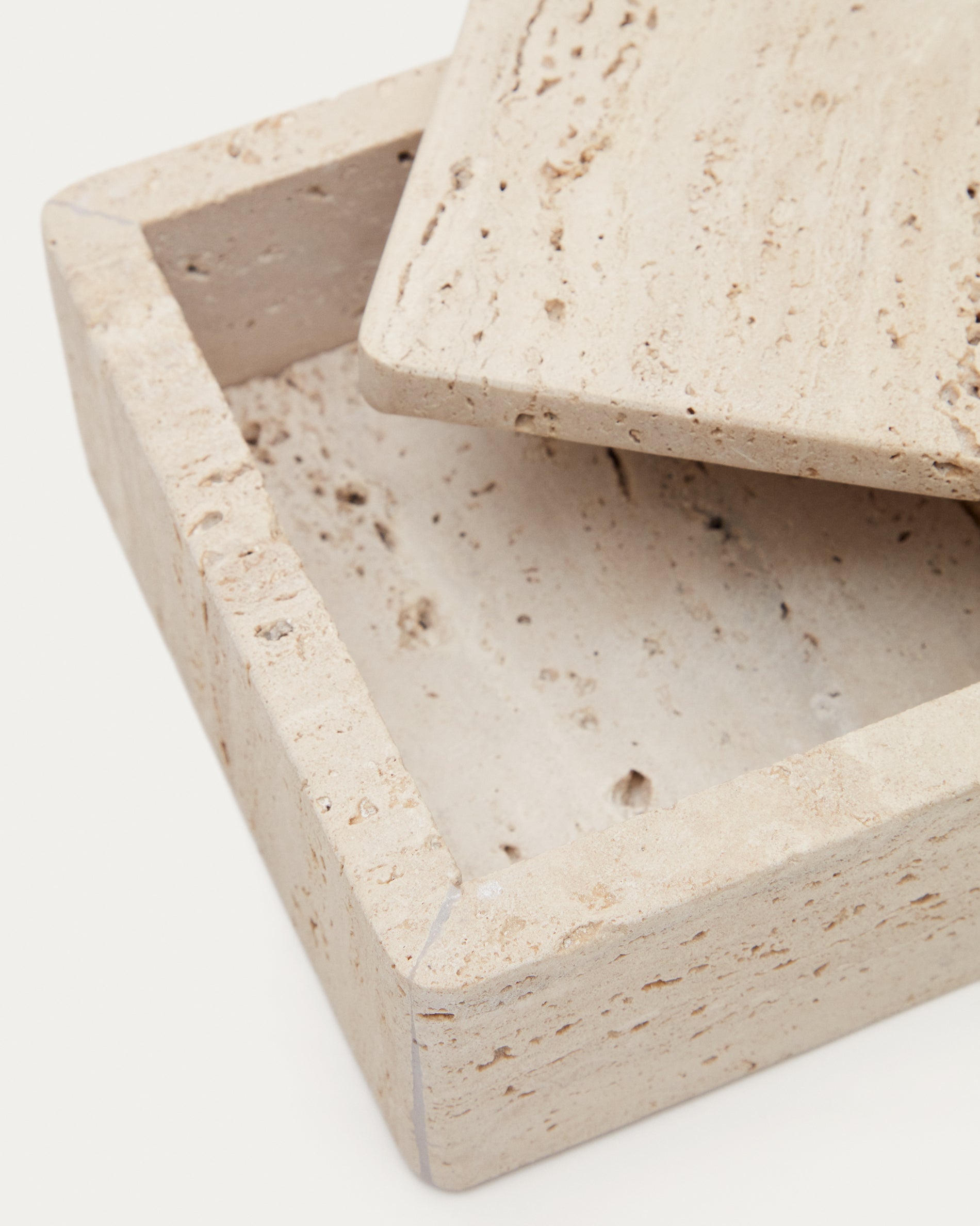 Macre beige travertine box