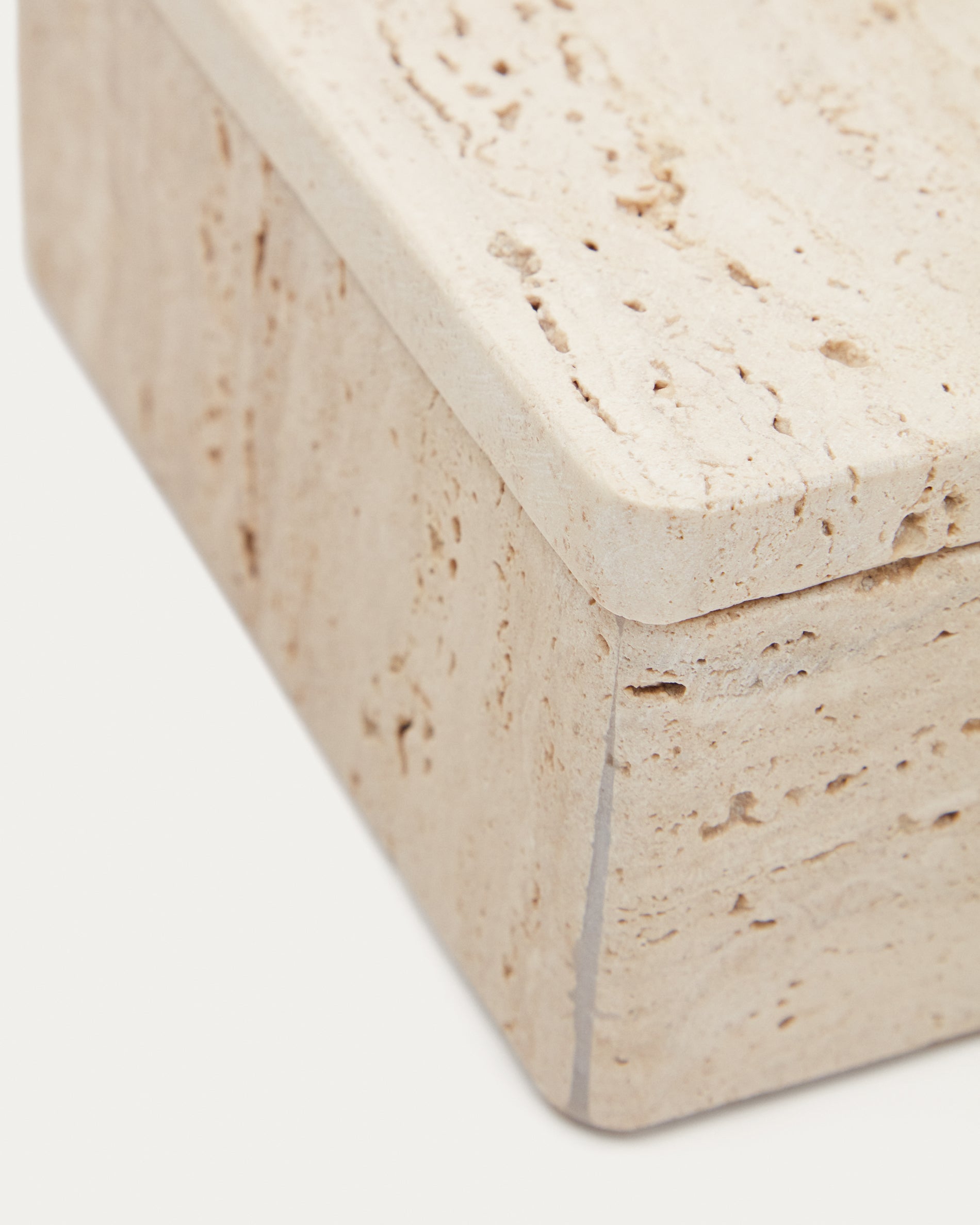 Macre beige travertine box