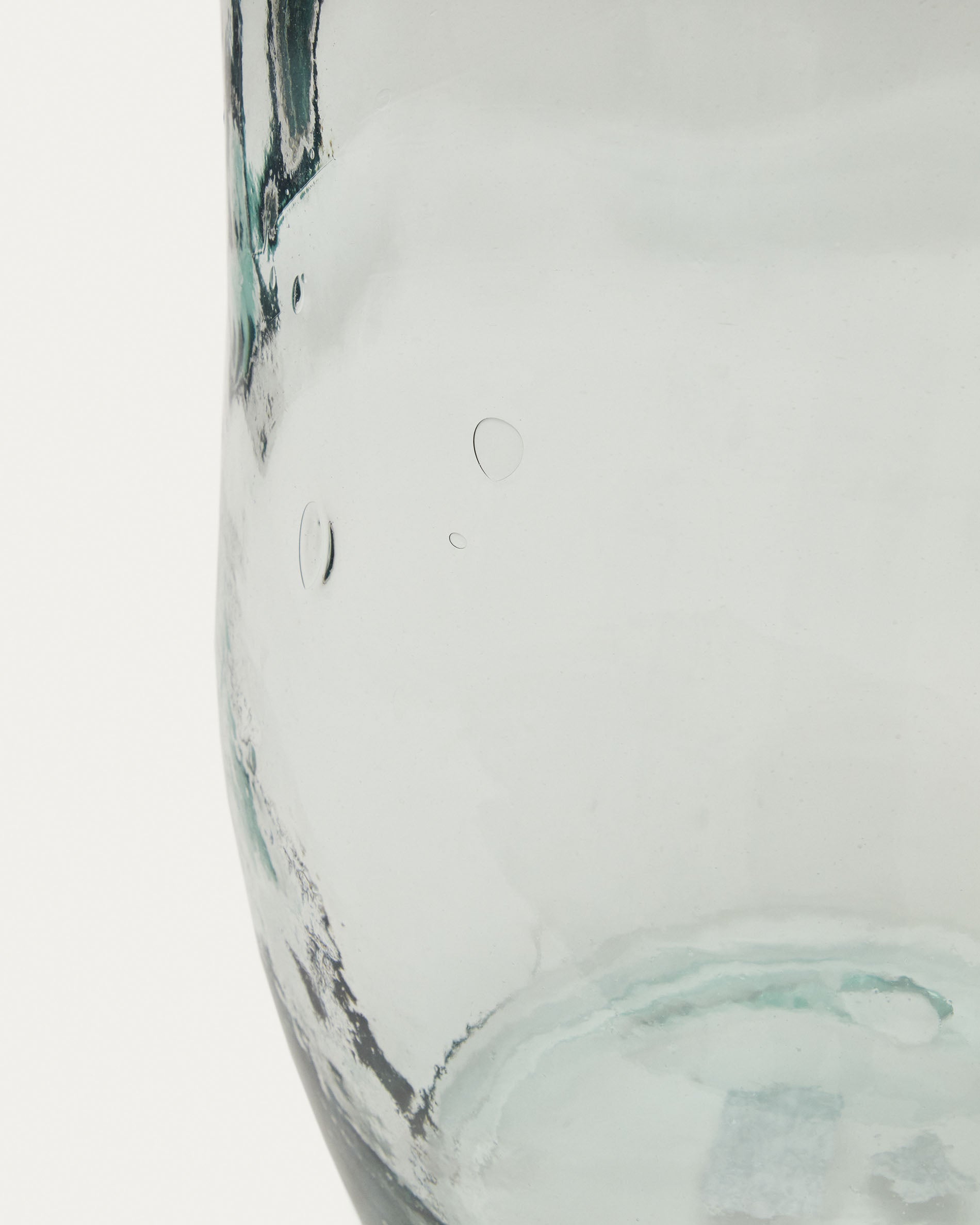 Brenna vase in 100% recycled transparent glass, 73 cm - Detail