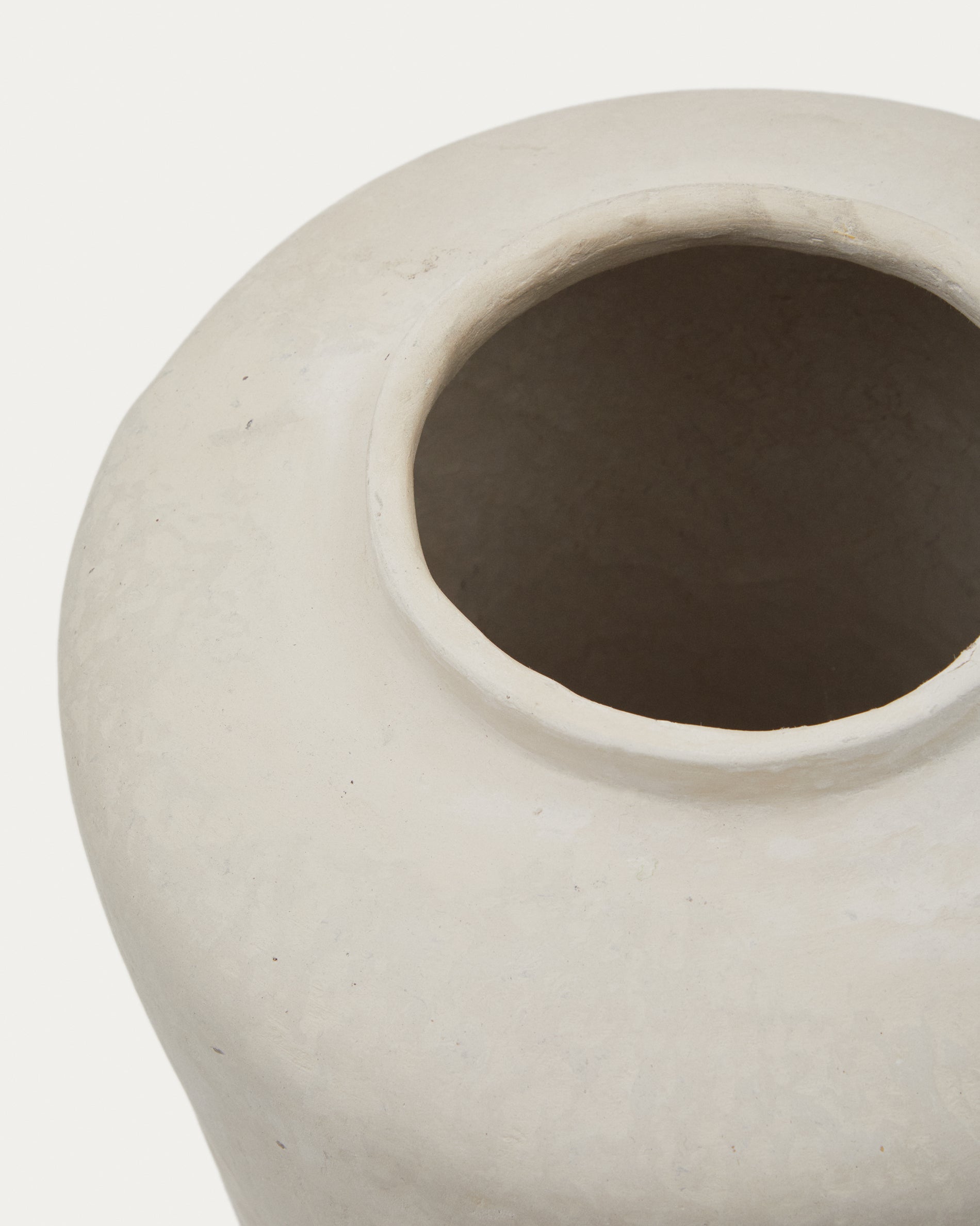 Serina papier mâché vase in white 34 cm - Detail