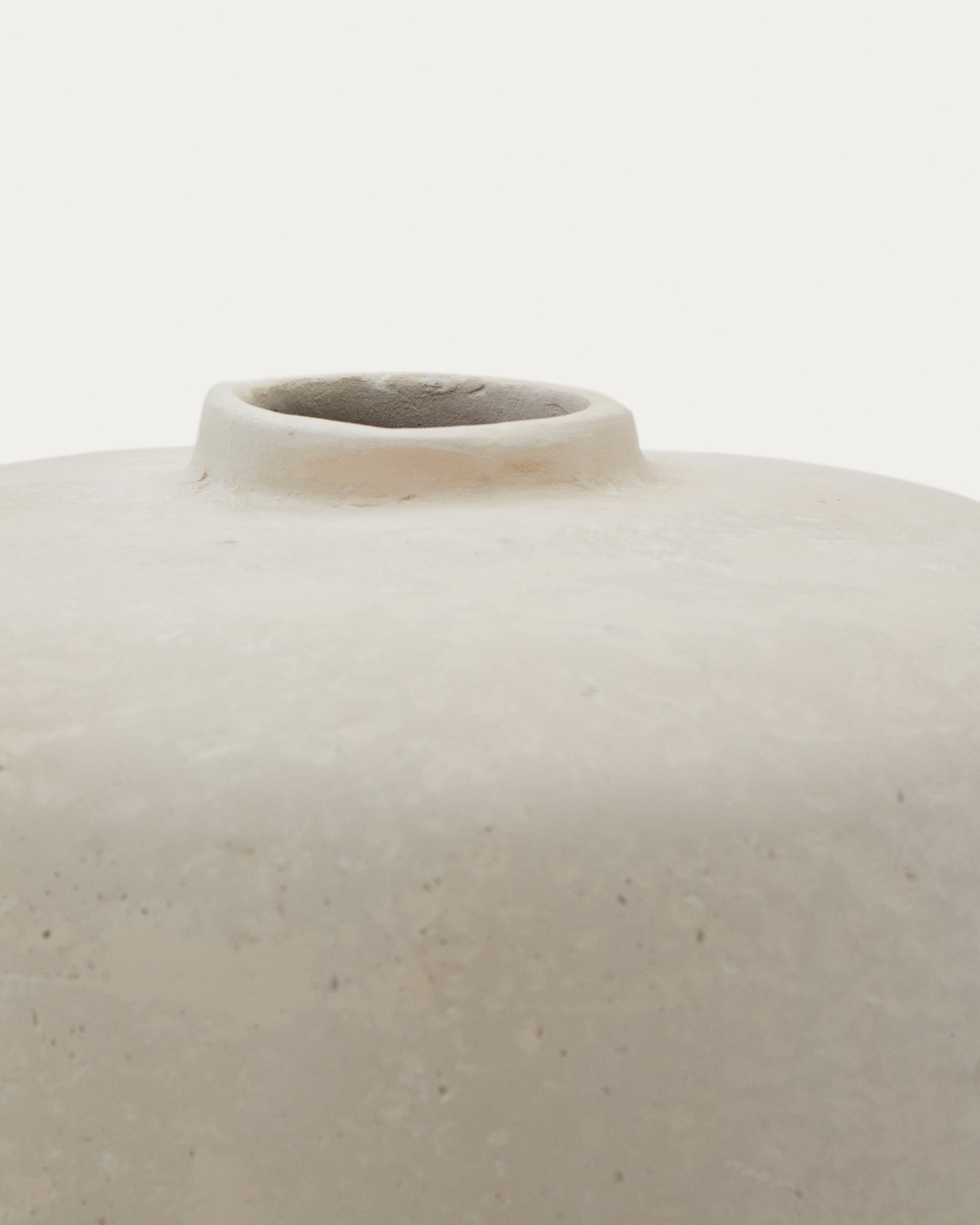 Serina papier mâché vase in white 36.5 cm - Detail