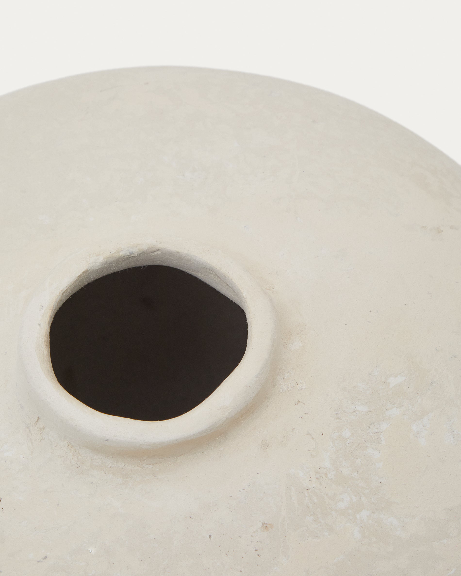 Serina papier mâché vase in white 36.5 cm - Detail