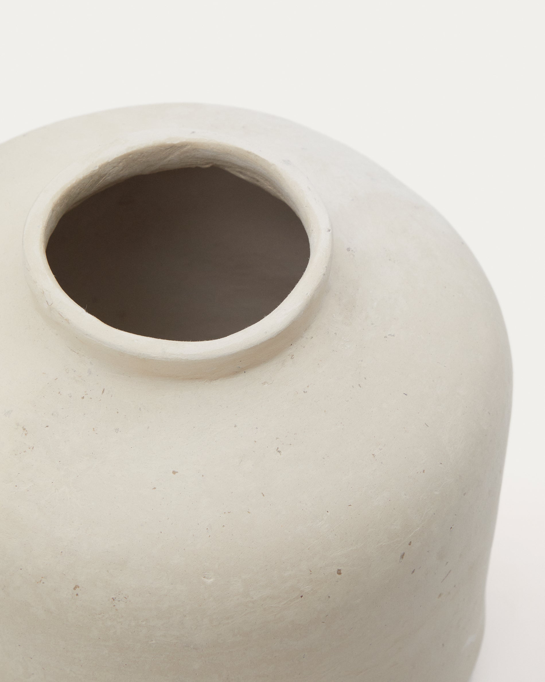 Serina papier mâché vase in white 27 cm - Detail