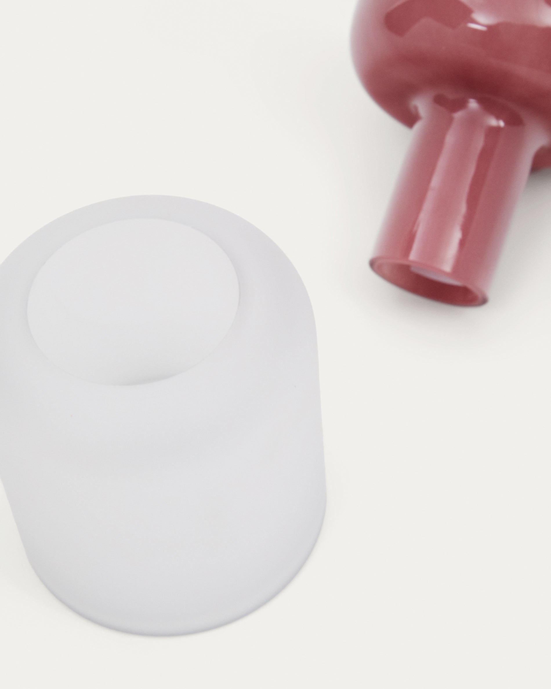 Kelse transparent and pink glass vase, 19 cm - Detail