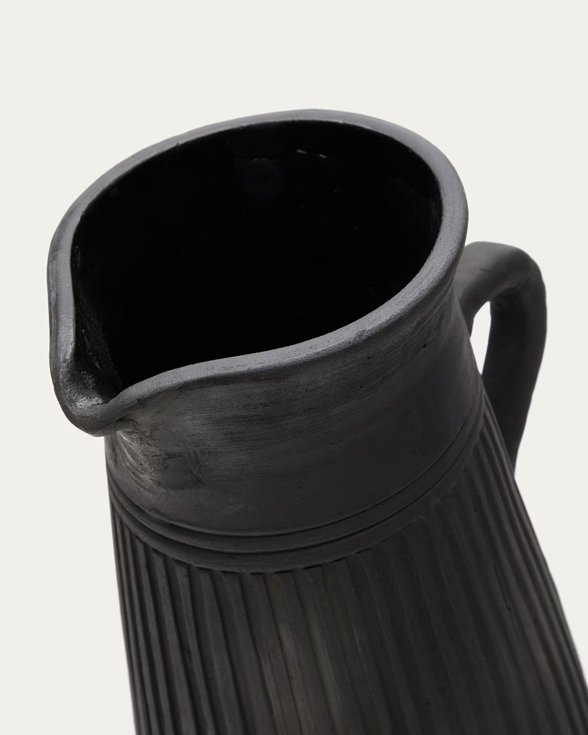 Menre terracotta vase with black surface treatment, 34 cm.