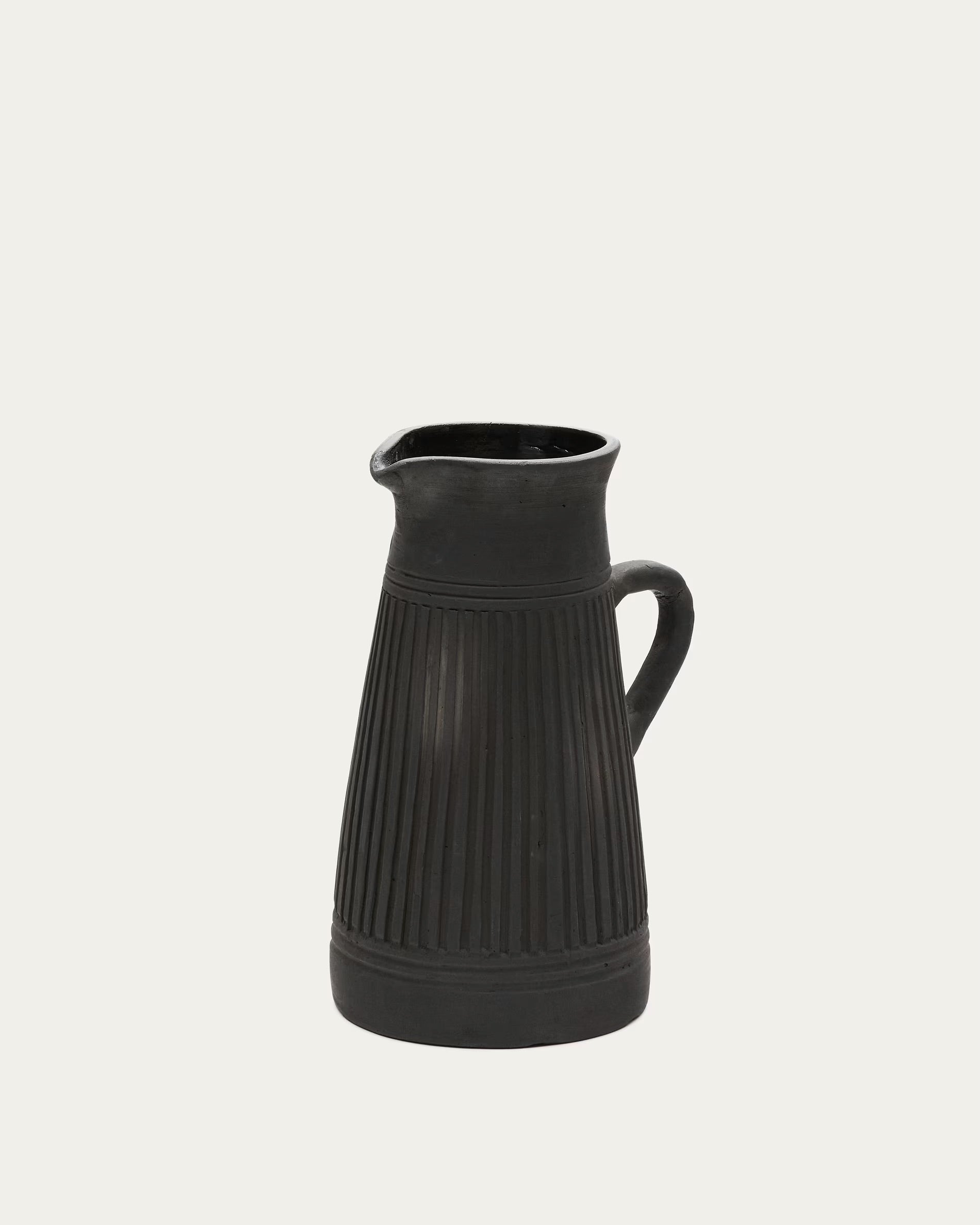 Menre terracotta vase with black surface treatment, 34 cm.