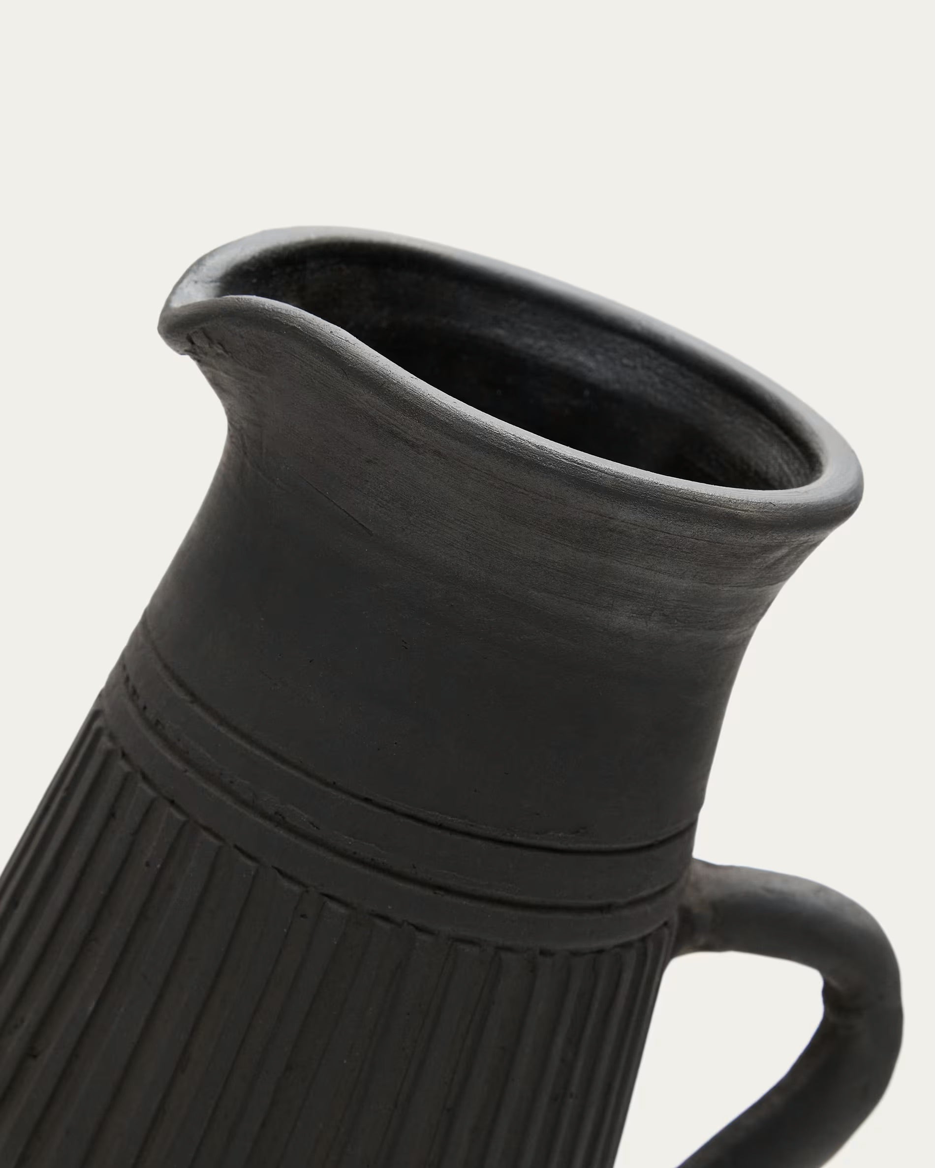 Menre terracotta vase with black surface treatment, 26 cm.