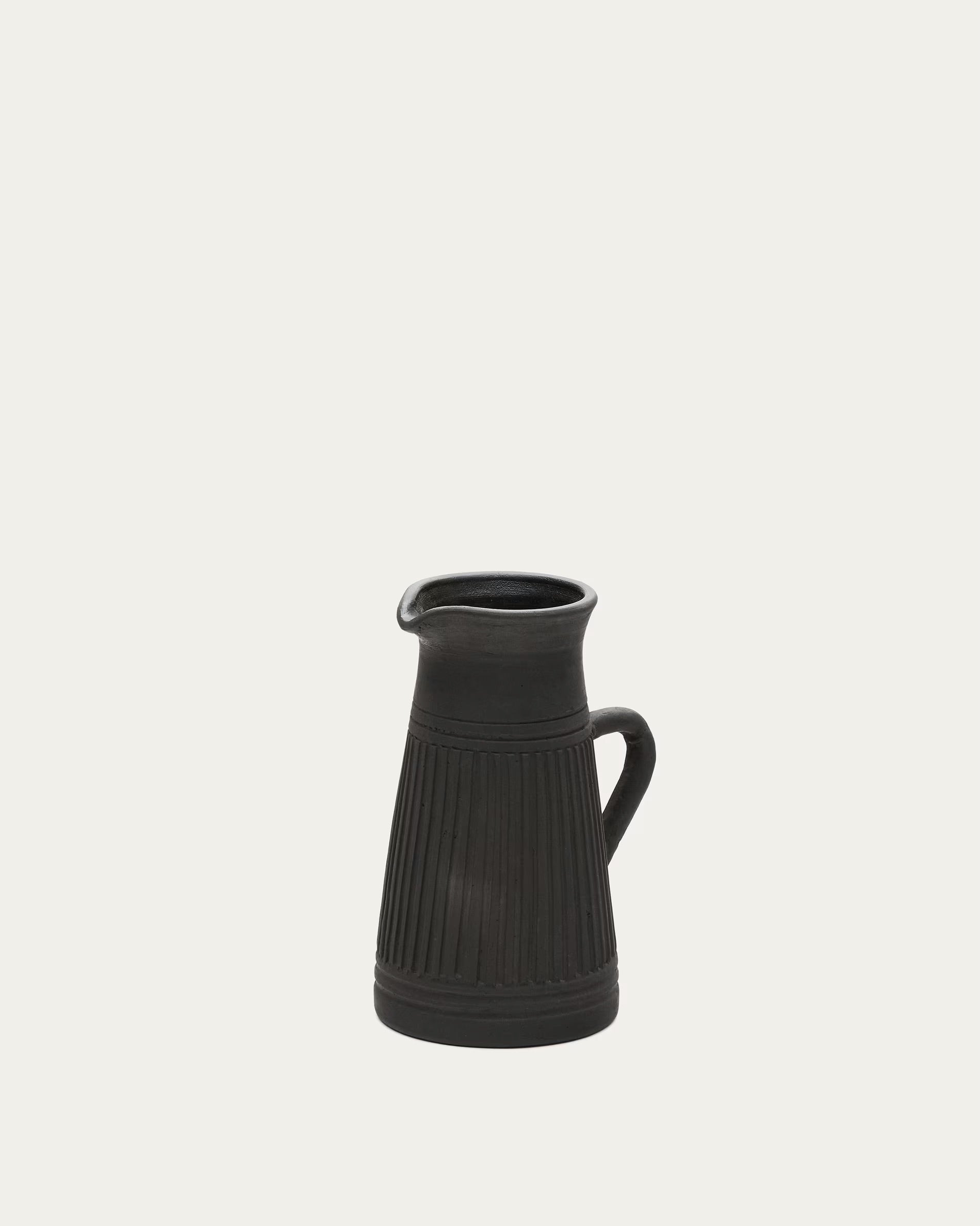 Menre terracotta vase with black surface treatment, 26 cm.