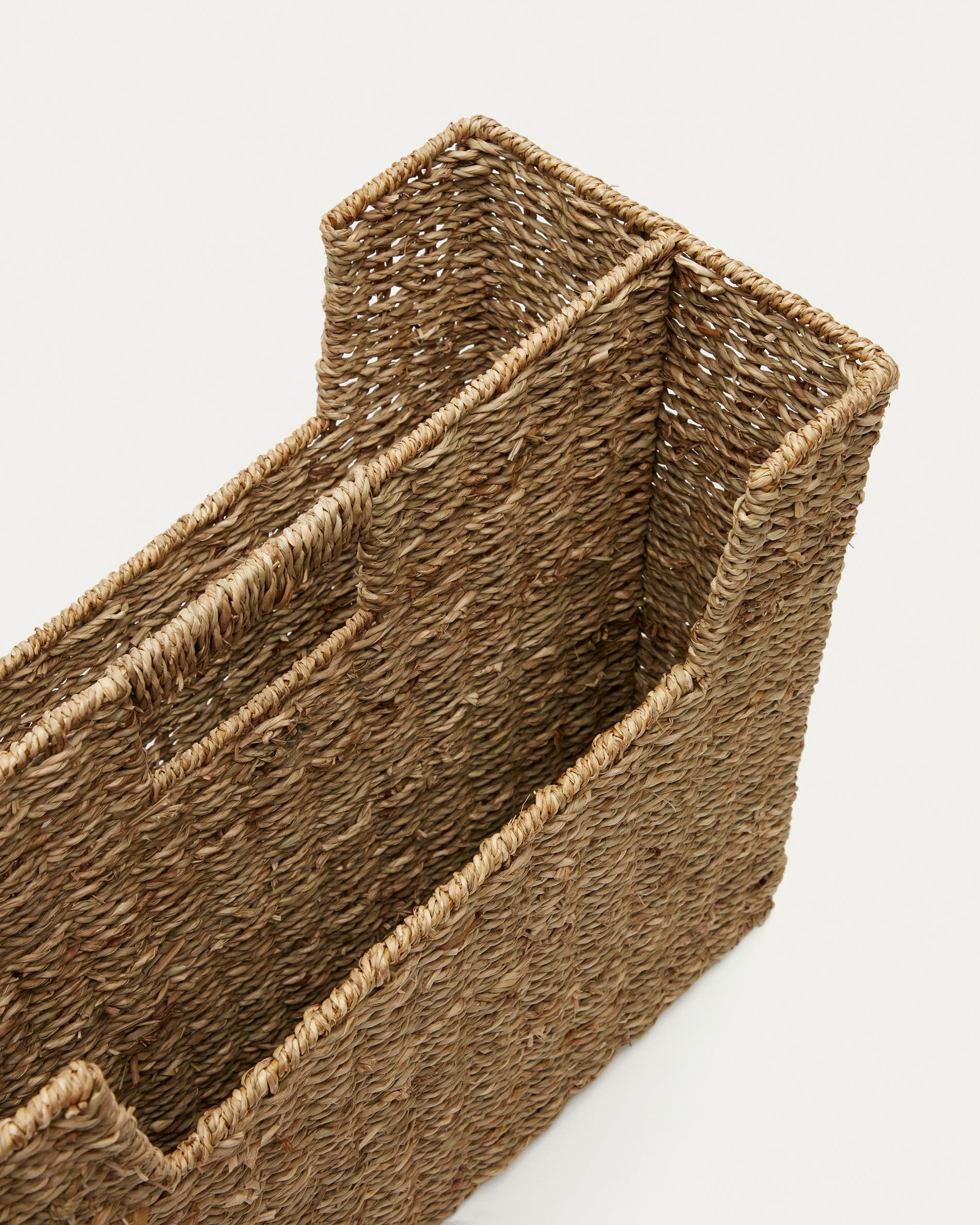 Guixols natural fiber magazine rack with a natural finish - Detail