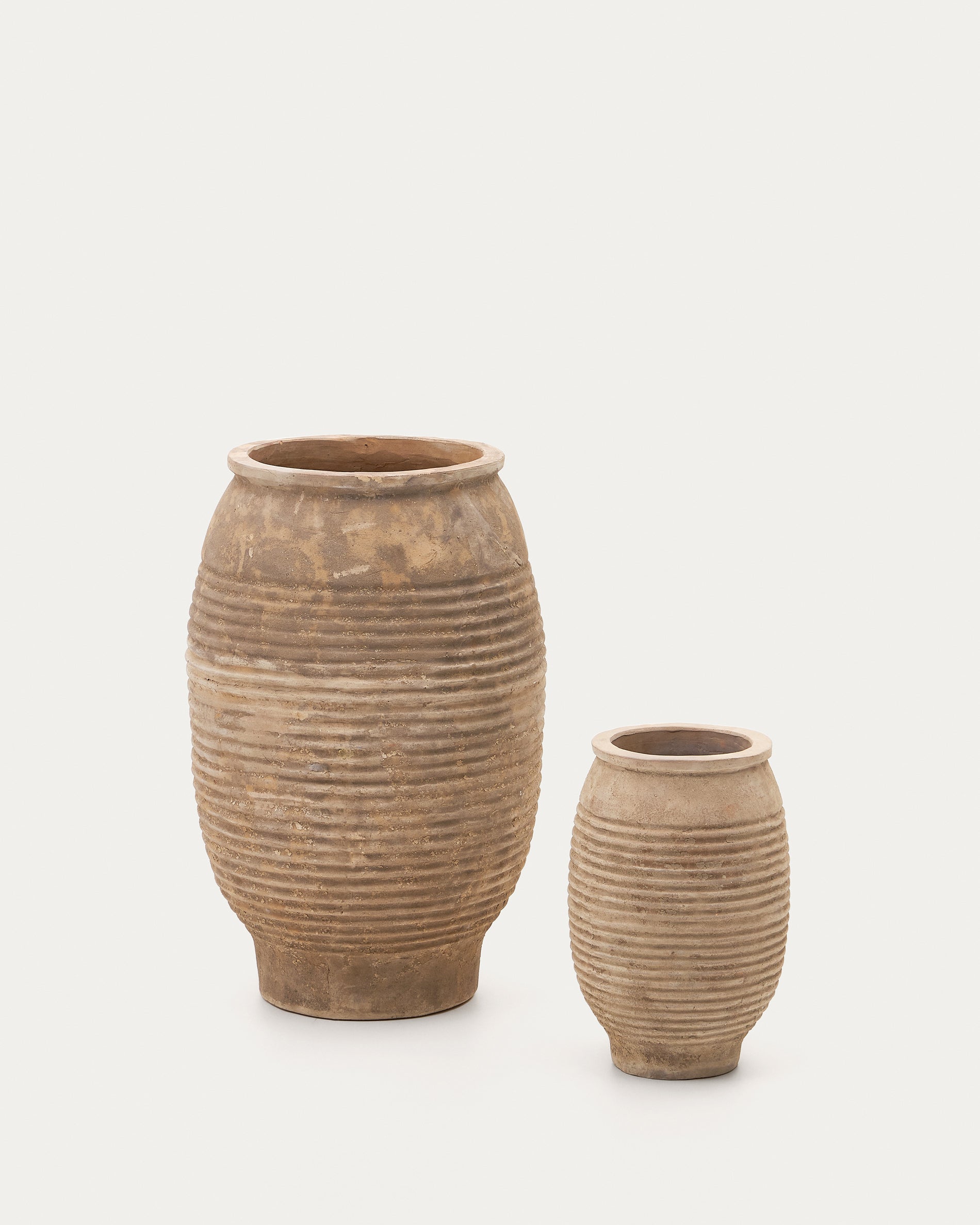 Llonga set of 2 terracotta planters with natural finish Ø 54 / 32 cm - Product View