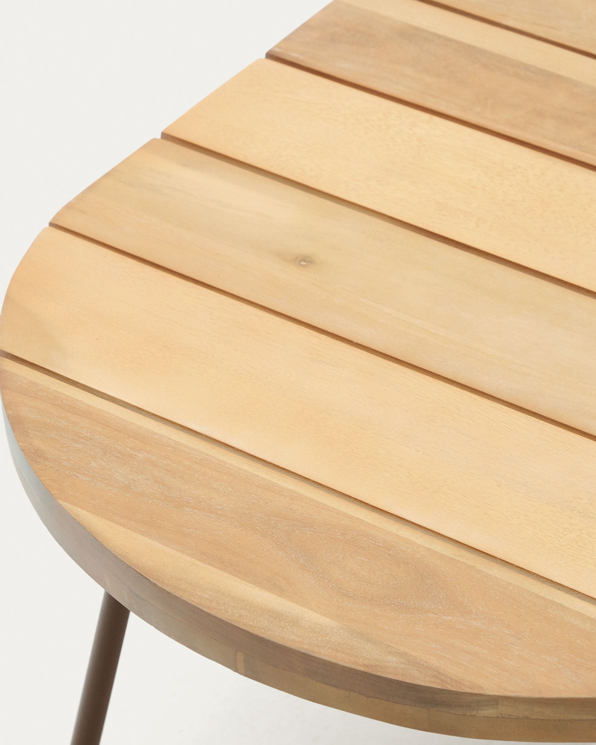 Salguer outdoor coffee table in solid acacia & brown steel, Ø 100 x 50 cm FSC 100% - Detail