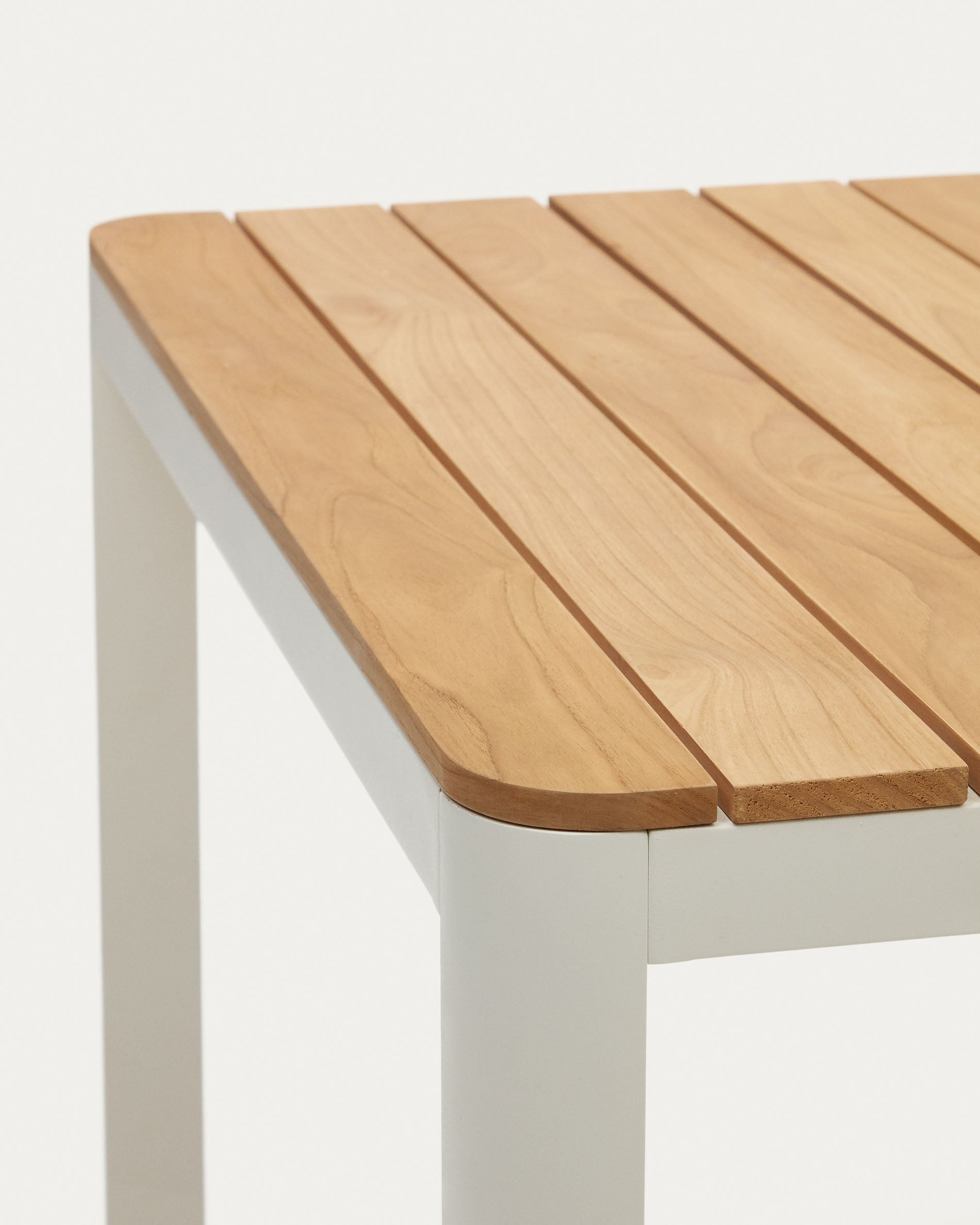 Bona aluminium and solid teak table, 100% outdoor suitable with white finish, 160 x 90 cm - Detail