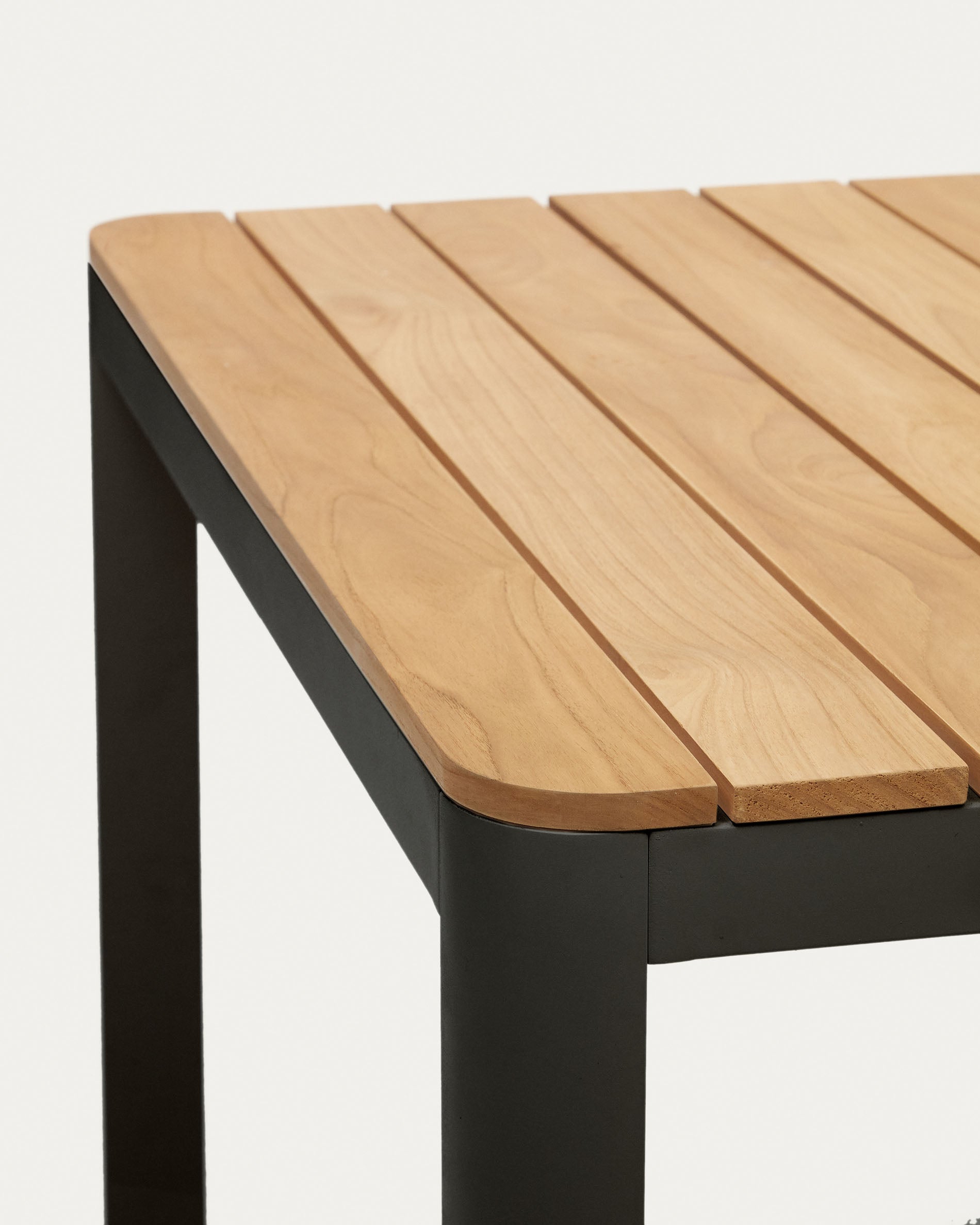 Bona aluminium and solid teak table, 100% outdoor suitable with black finish, 200 x 100 cm - Detail