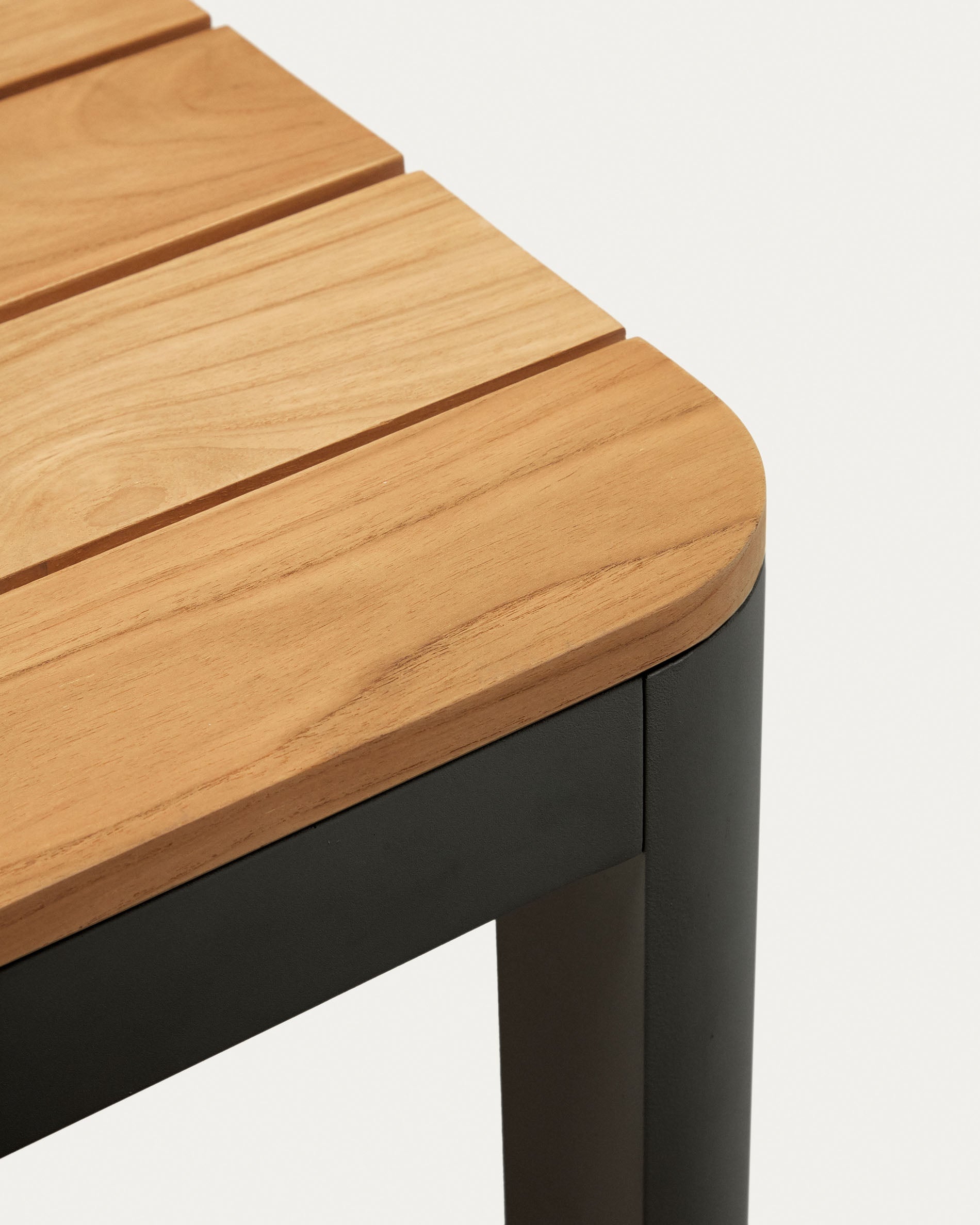 Bona aluminium and solid teak table, 100% outdoor suitable with black finish, 200 x 100 cm - Detail