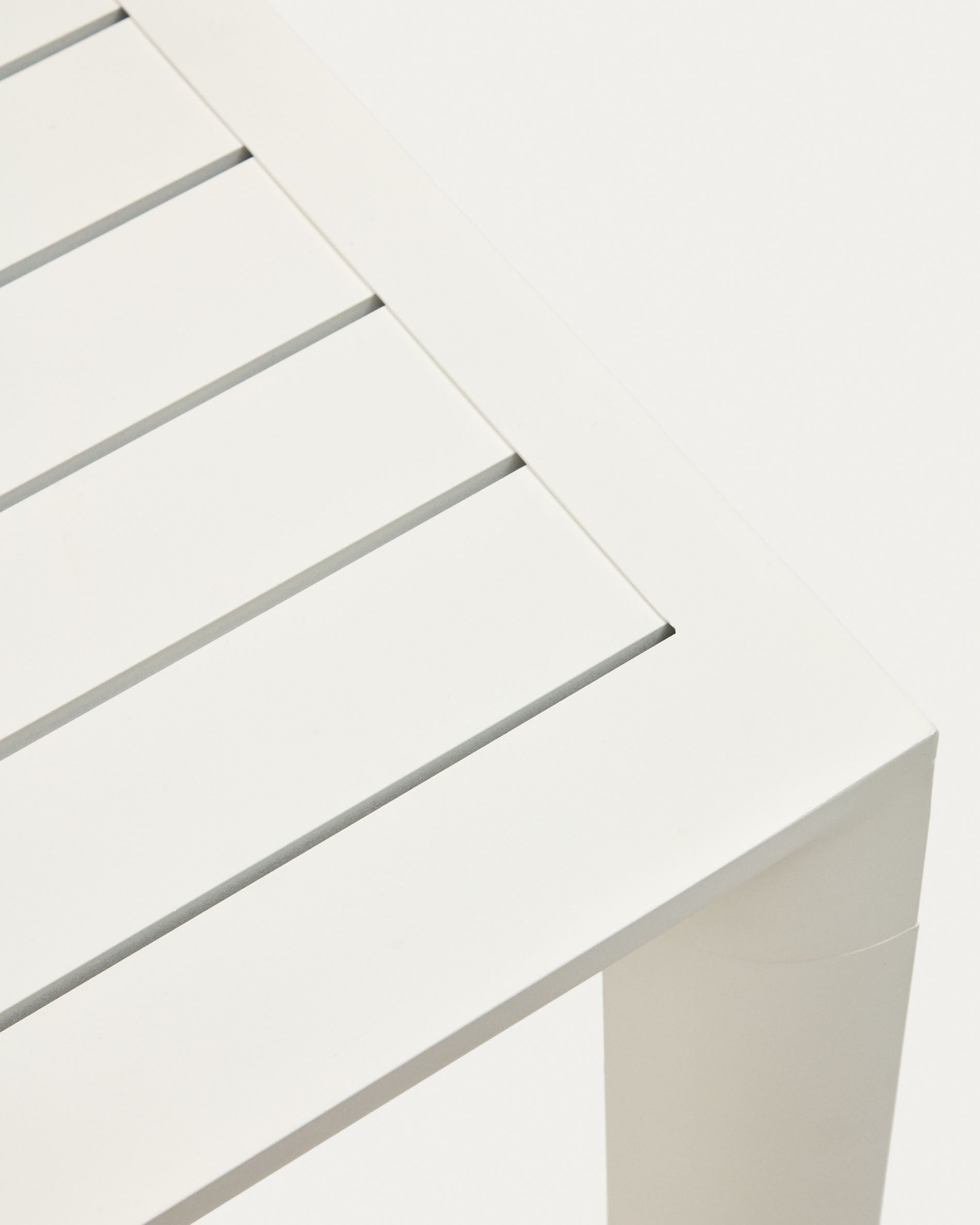 Culip aluminium outdoor table in powder coated white finish, 220 x 100 cm - Detail