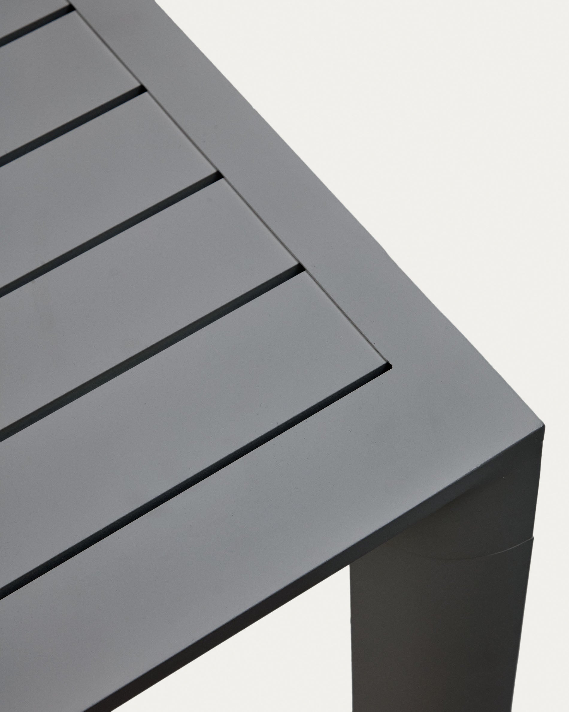 Culip aluminium outdoor table in powder coated grey finish, 77 x 77 cm - Detail