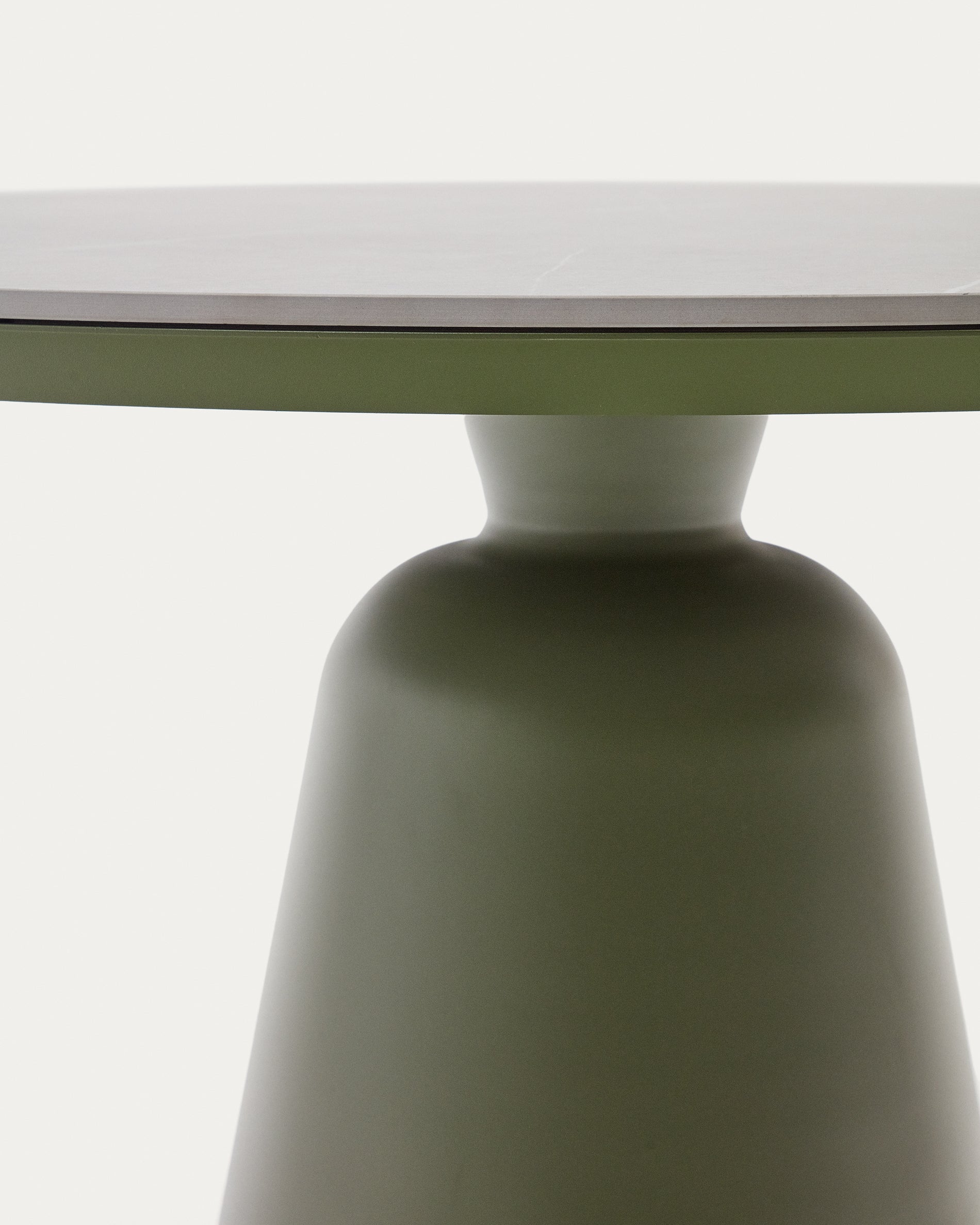 Tudons outdoor table in aluminium in a green ceramic table top, Ø120 cm - Detail