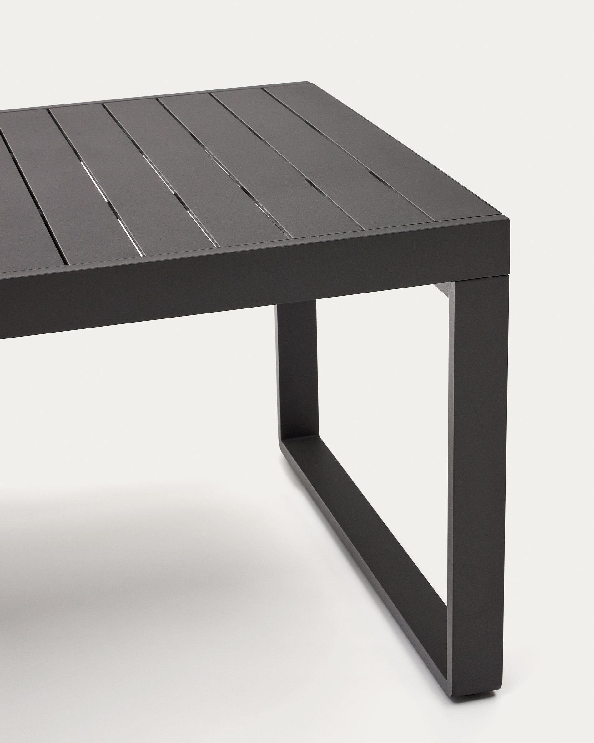 Galdana outdoor extendable table made of aluminum with black coating 220 (340) x 100 cm