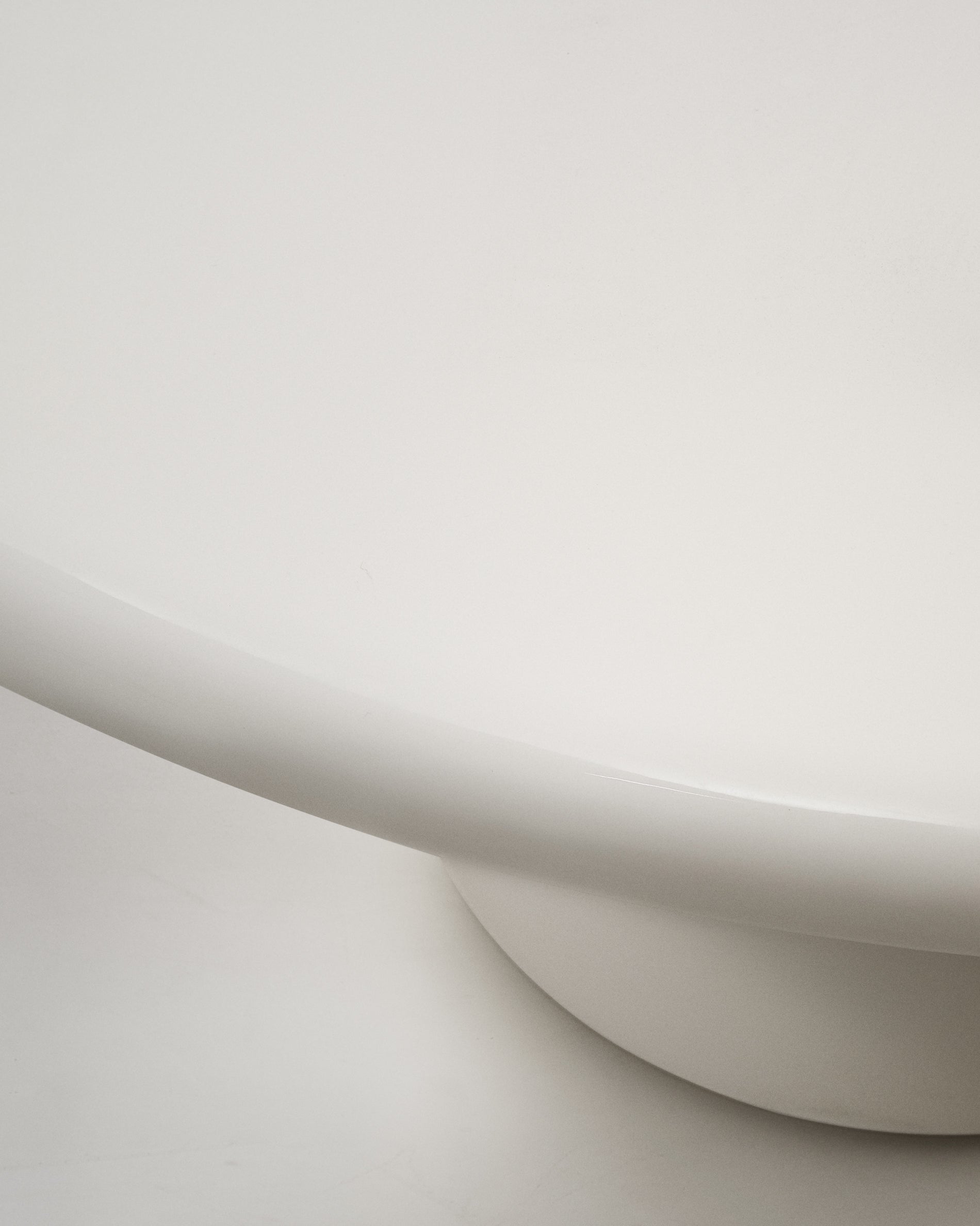 Canaret kerek cement asztal fényes fehér befejezéssel Ø 152 cm