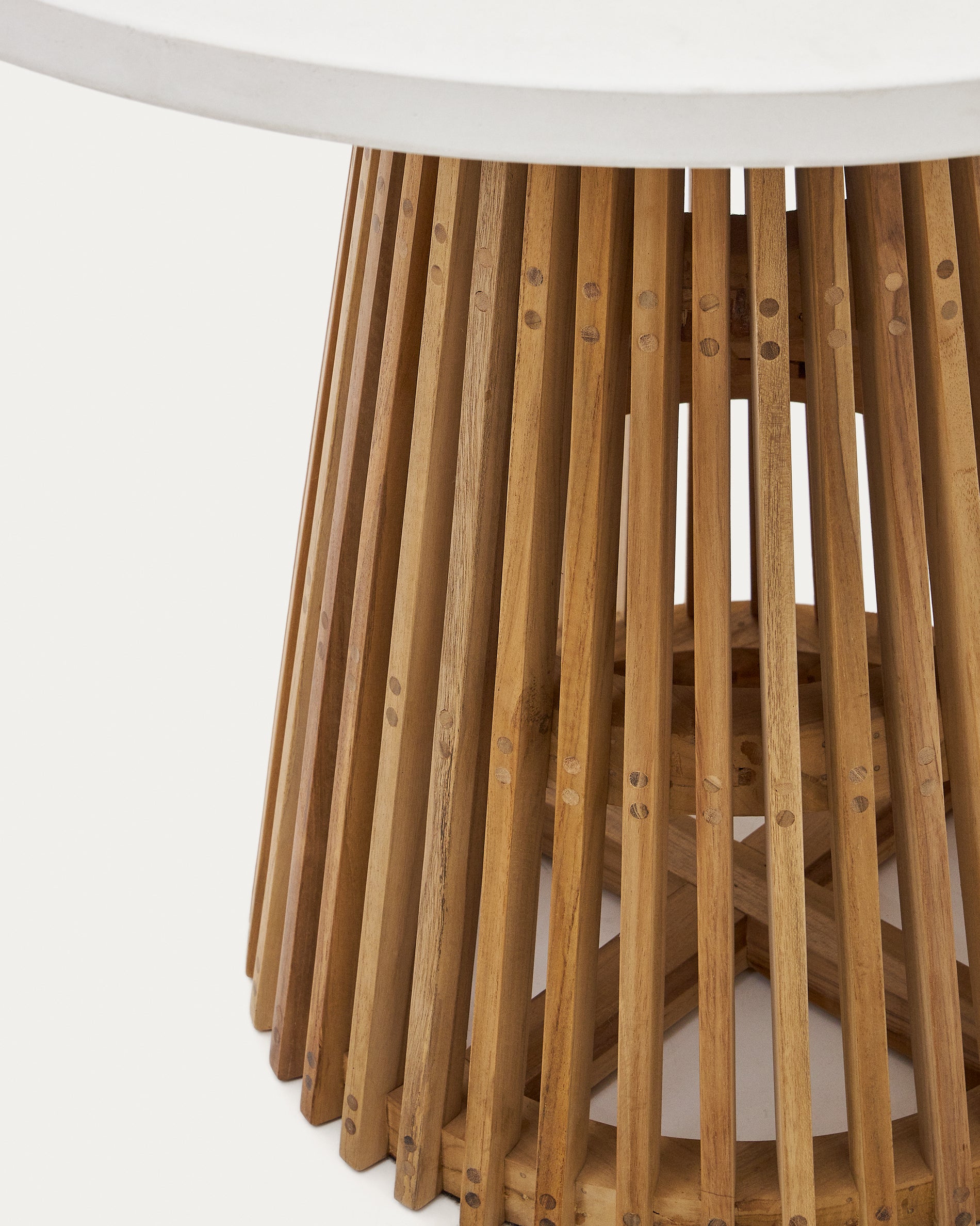 Alcaufar round outdoor table made of solid teak and white cement Ø 90 cm