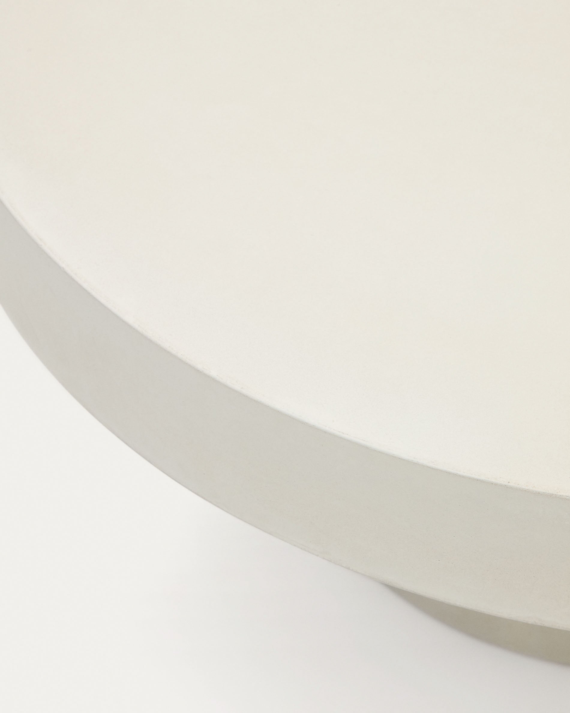 Aiguablava round coffee table in white cement, Ø 90 cm - Detail
