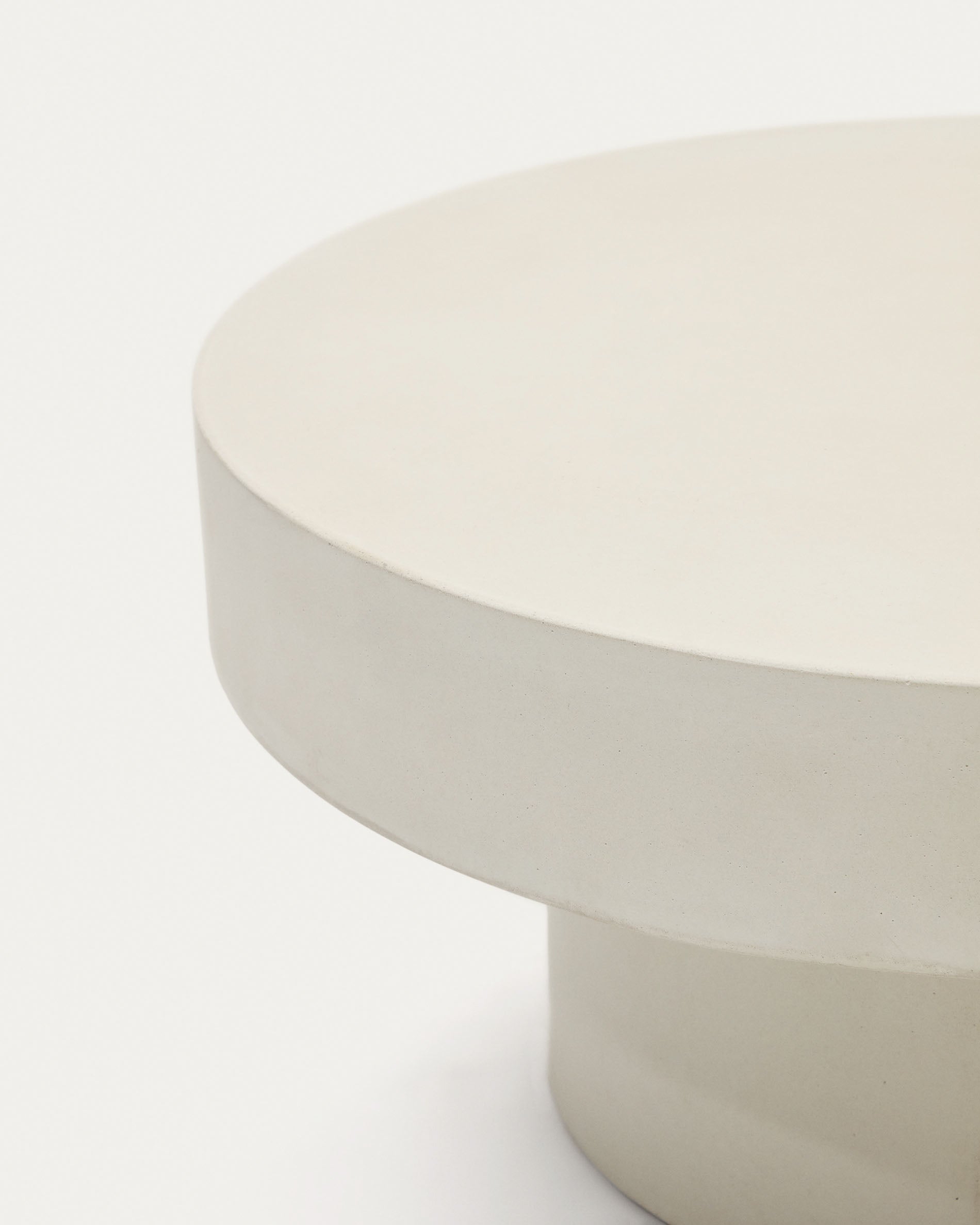 Aiguablava round coffee table in white cement, Ø 66 cm - Detail
