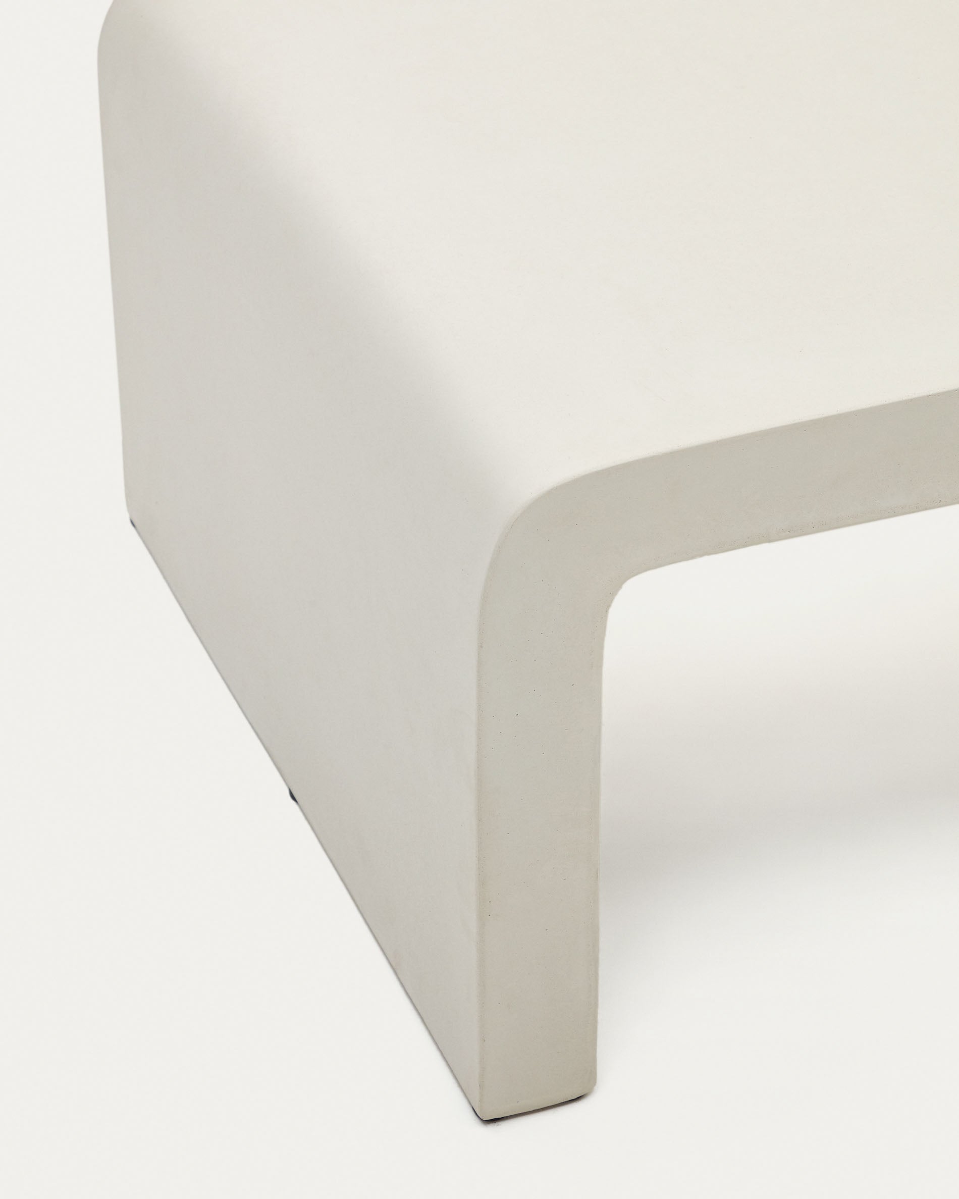 Aiguablava coffee table in white cement, 135 x 65 cm - Detail