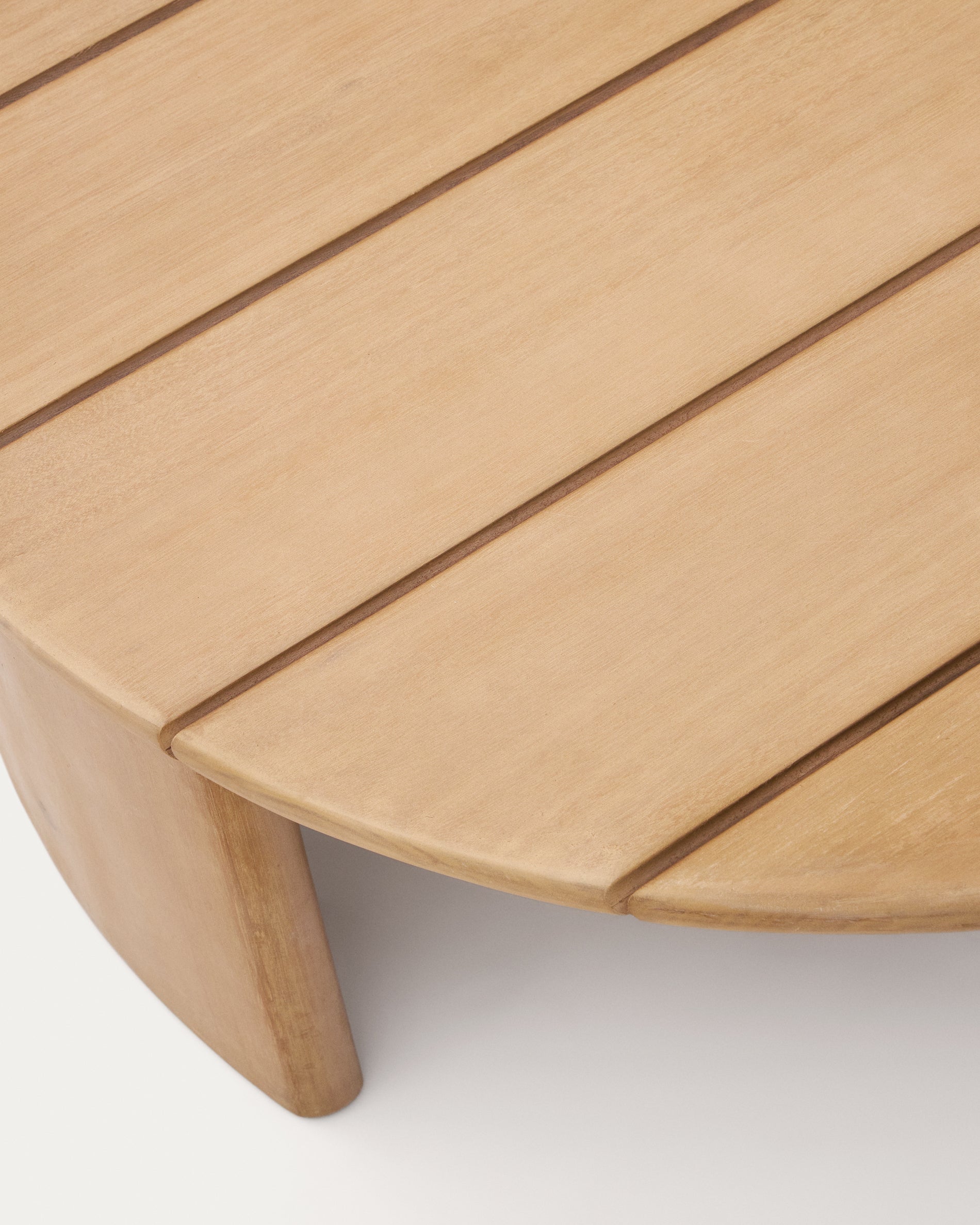Xoriguer coffee table in solid eucalyptus wood Ø90 cm FSC 100% - Detail