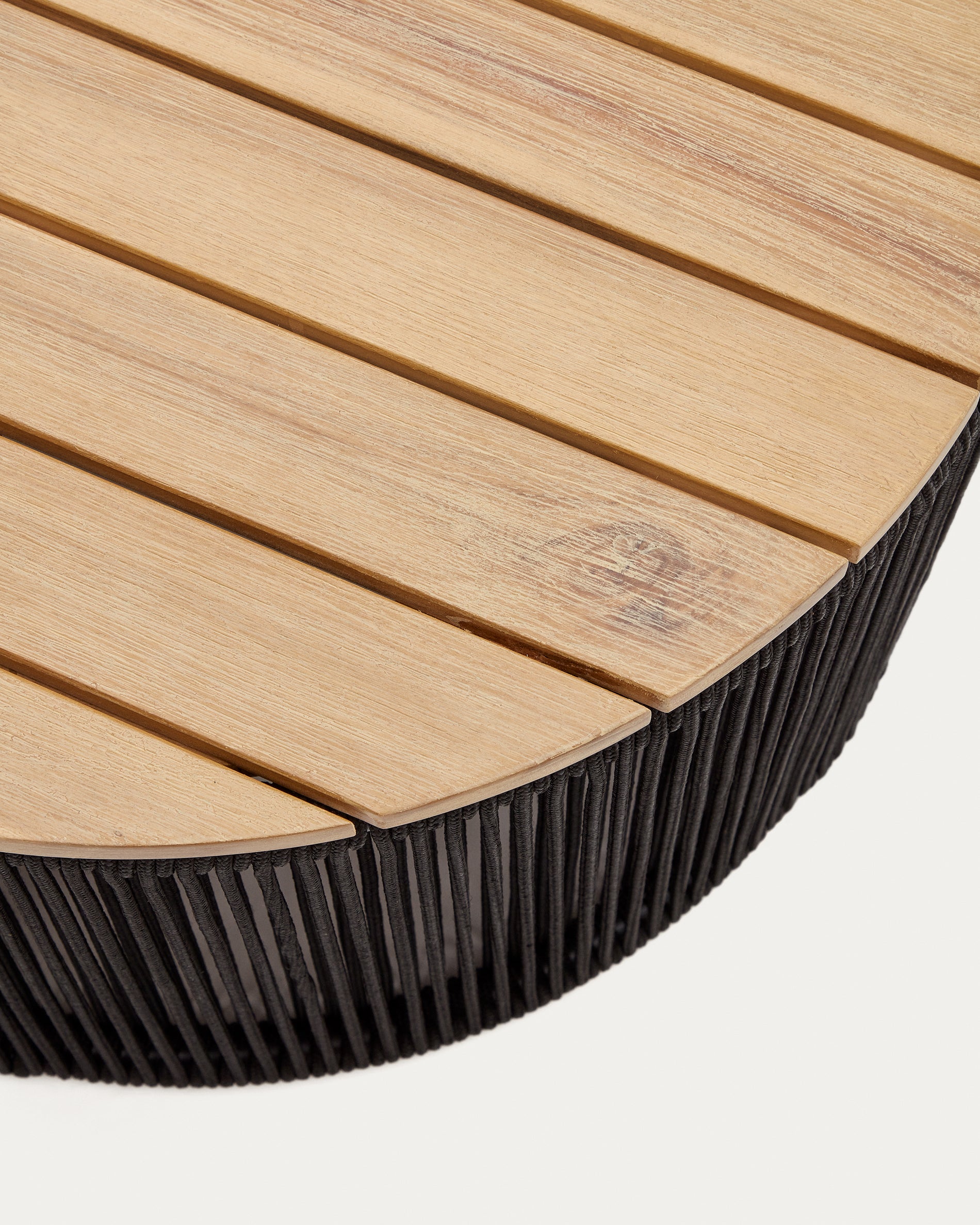 Dandara kávézóasztal acélból, fekete kötéllel és 100% FSC minősített szilárd akácfa, Ø60 cm
