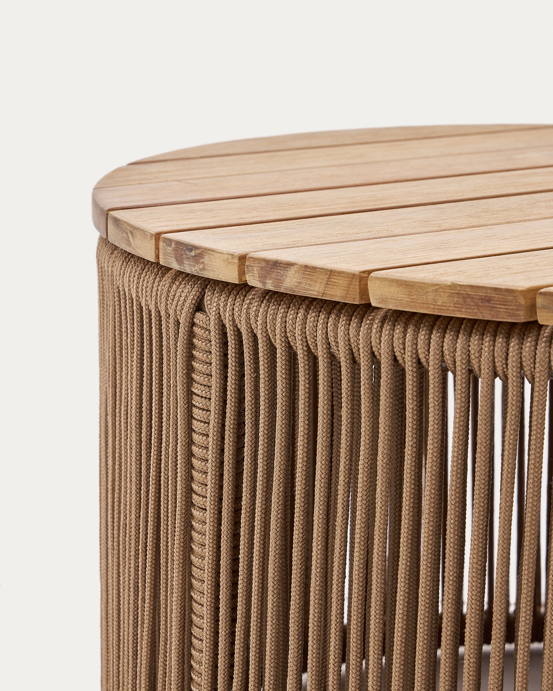 Dandara coffee table in steel, with beige rope and 100% FSC certified solid acacia wood, Ø60 cm