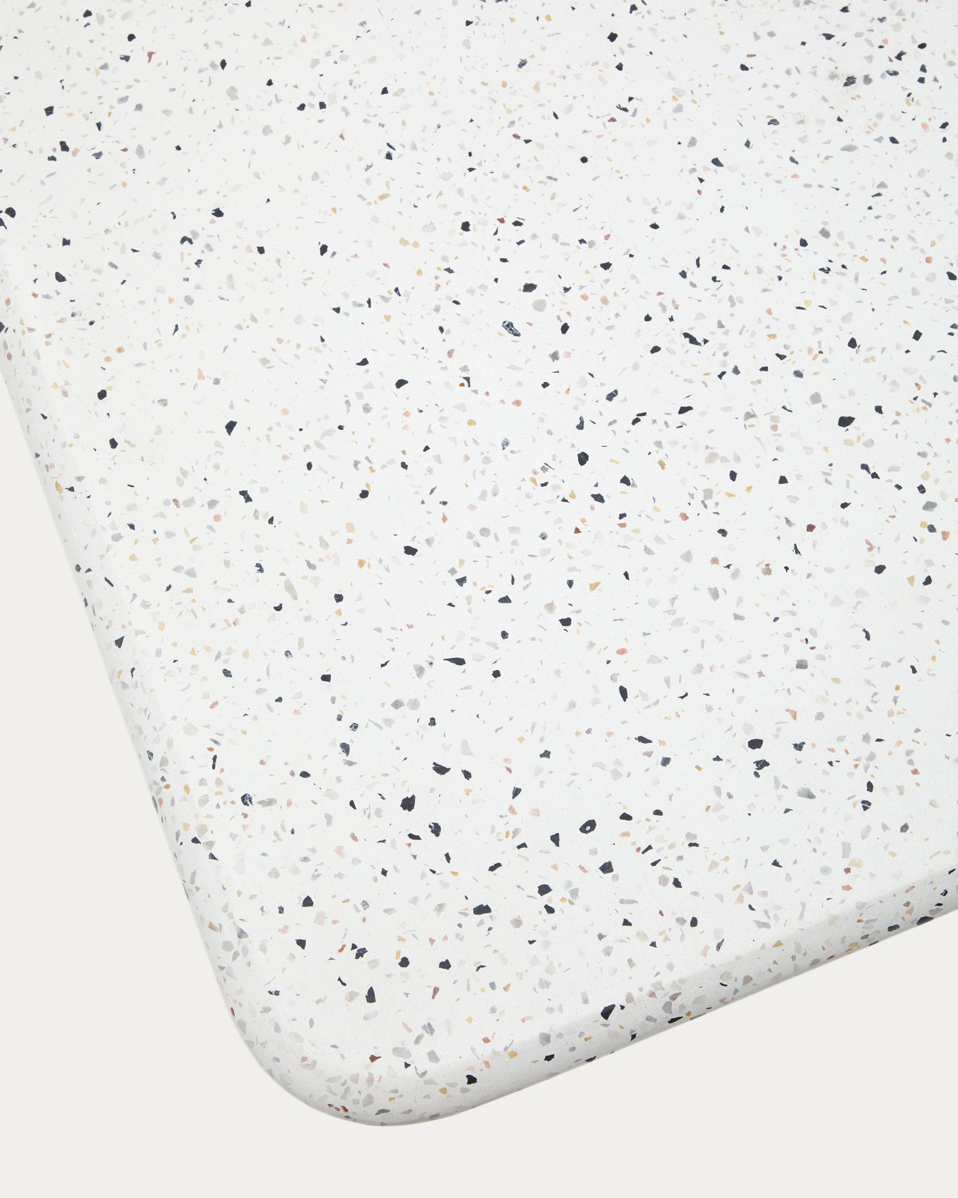 Saura coffee table in white terrazzo with a white terrazzo top 32 x 48 x 48 - Detail