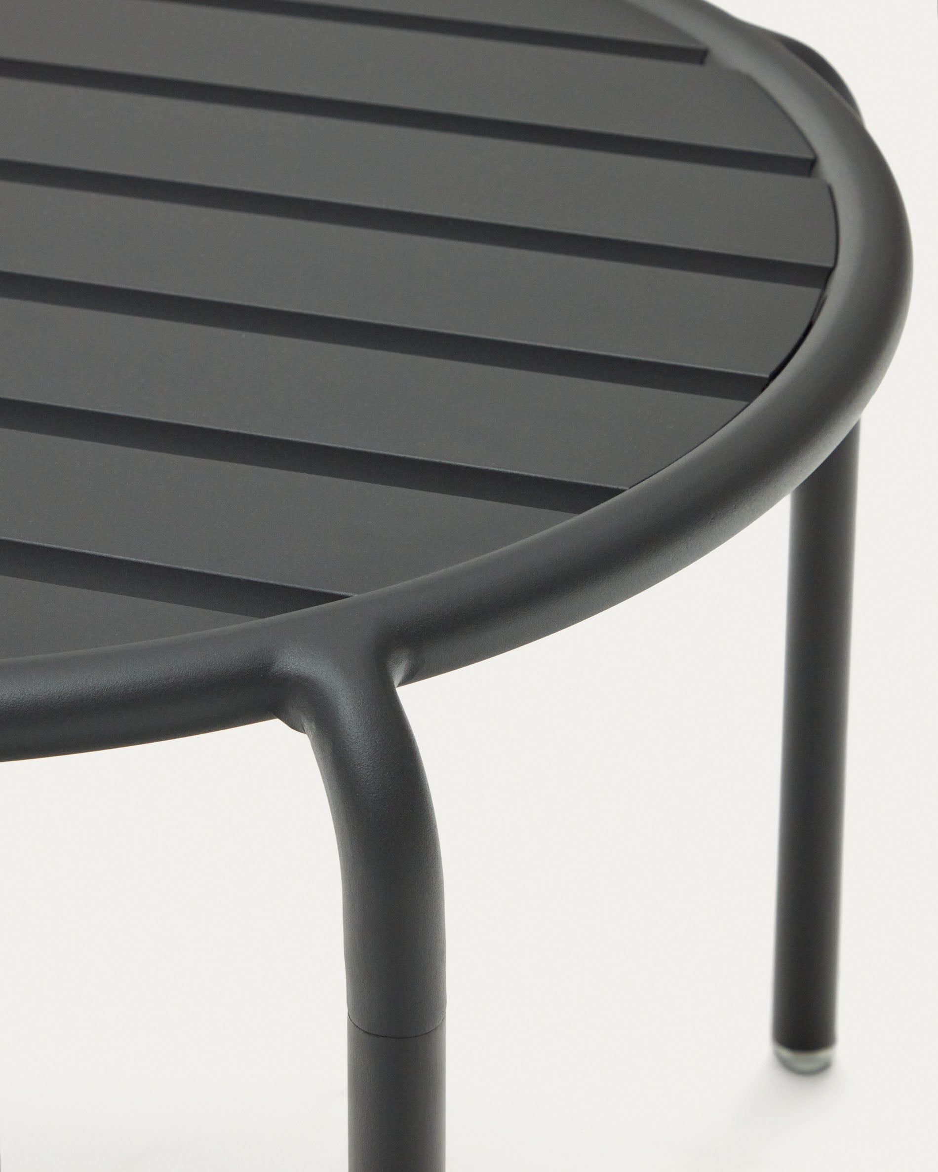 Joncols aluminium side table in powder coated grey finish, Ø 60 cm - Detail